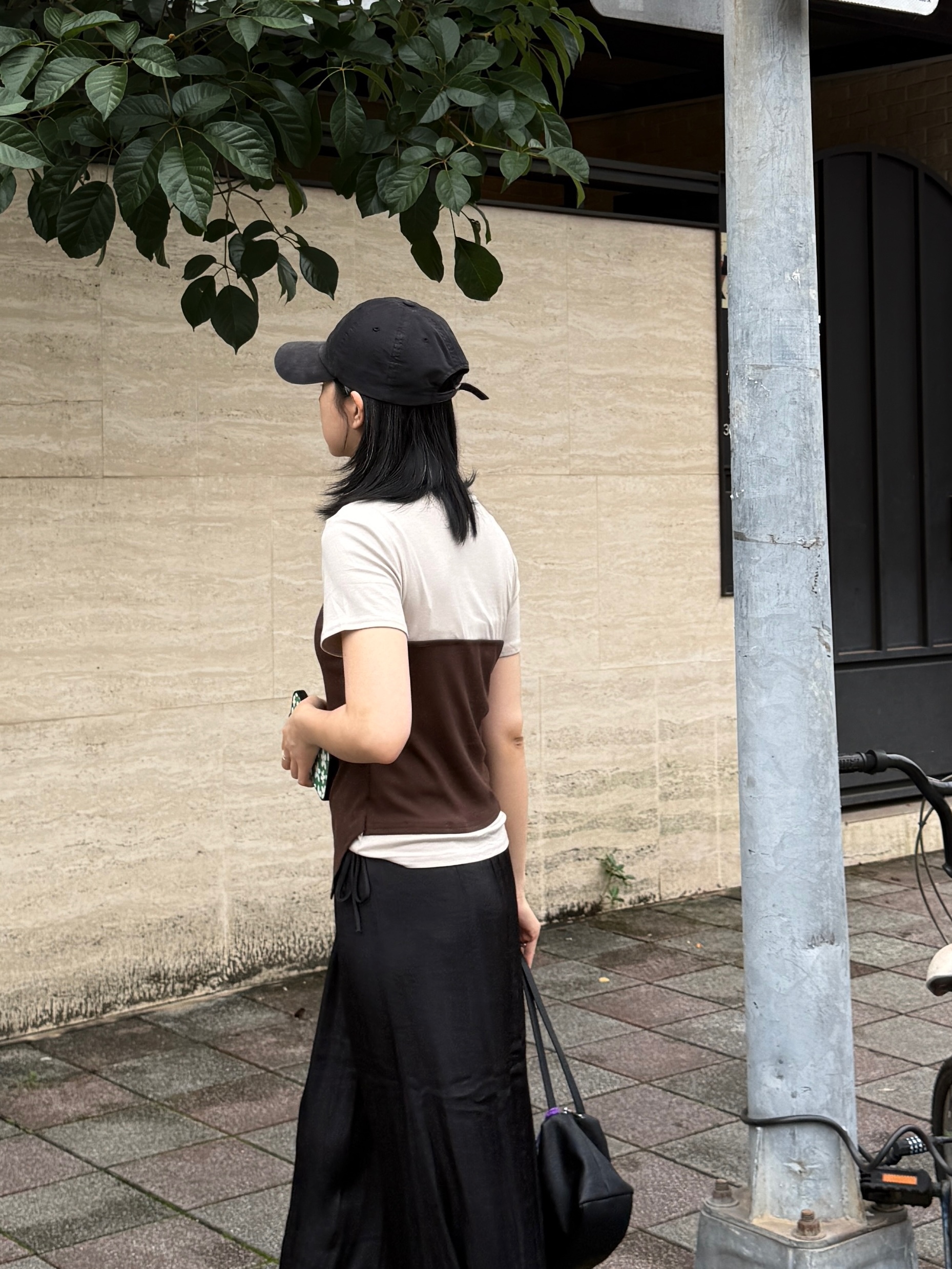 不對稱斜肩假兩件修身上衣 (咖)
