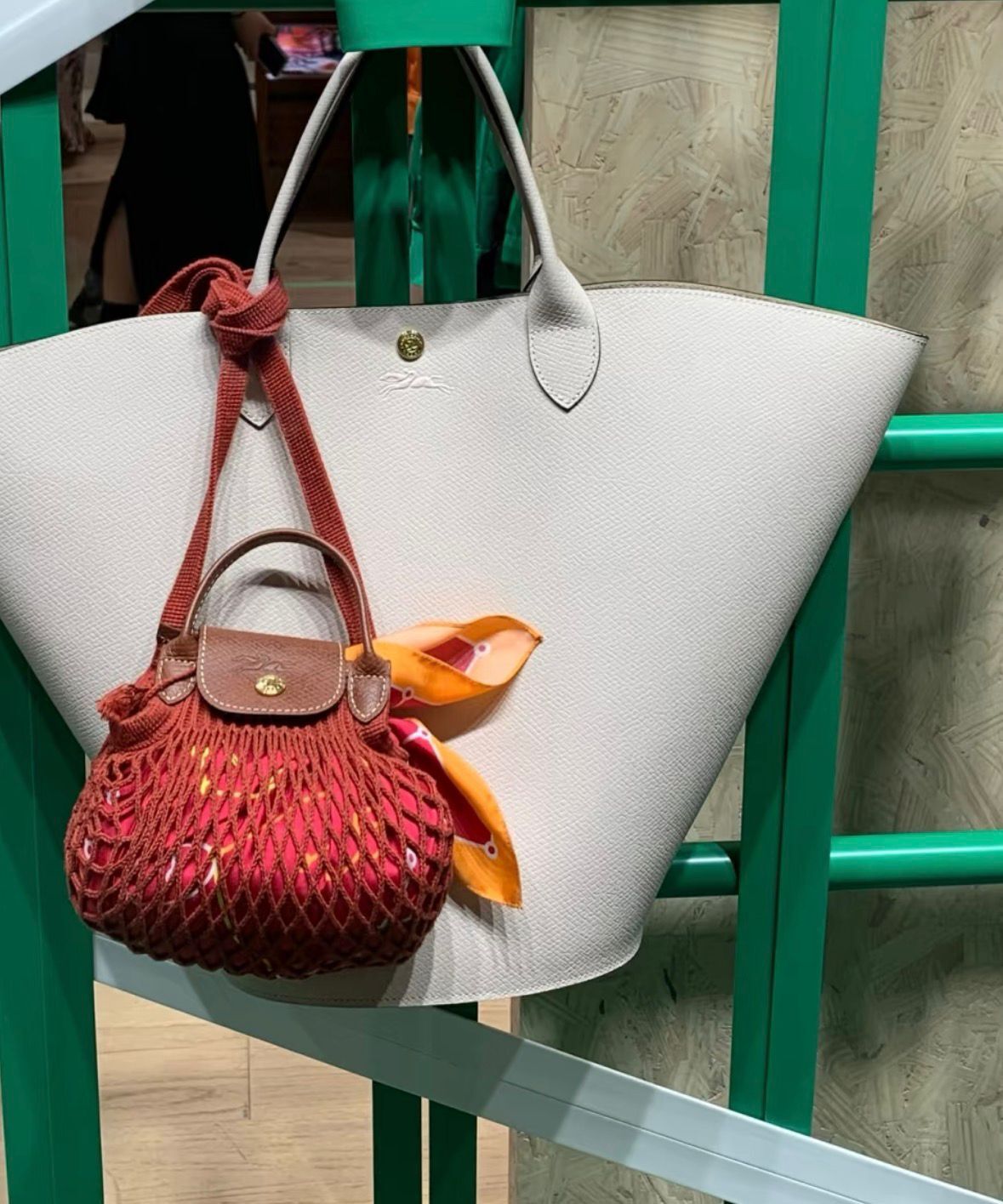 【預購】Longchamp H061790 網眼斜咩袋