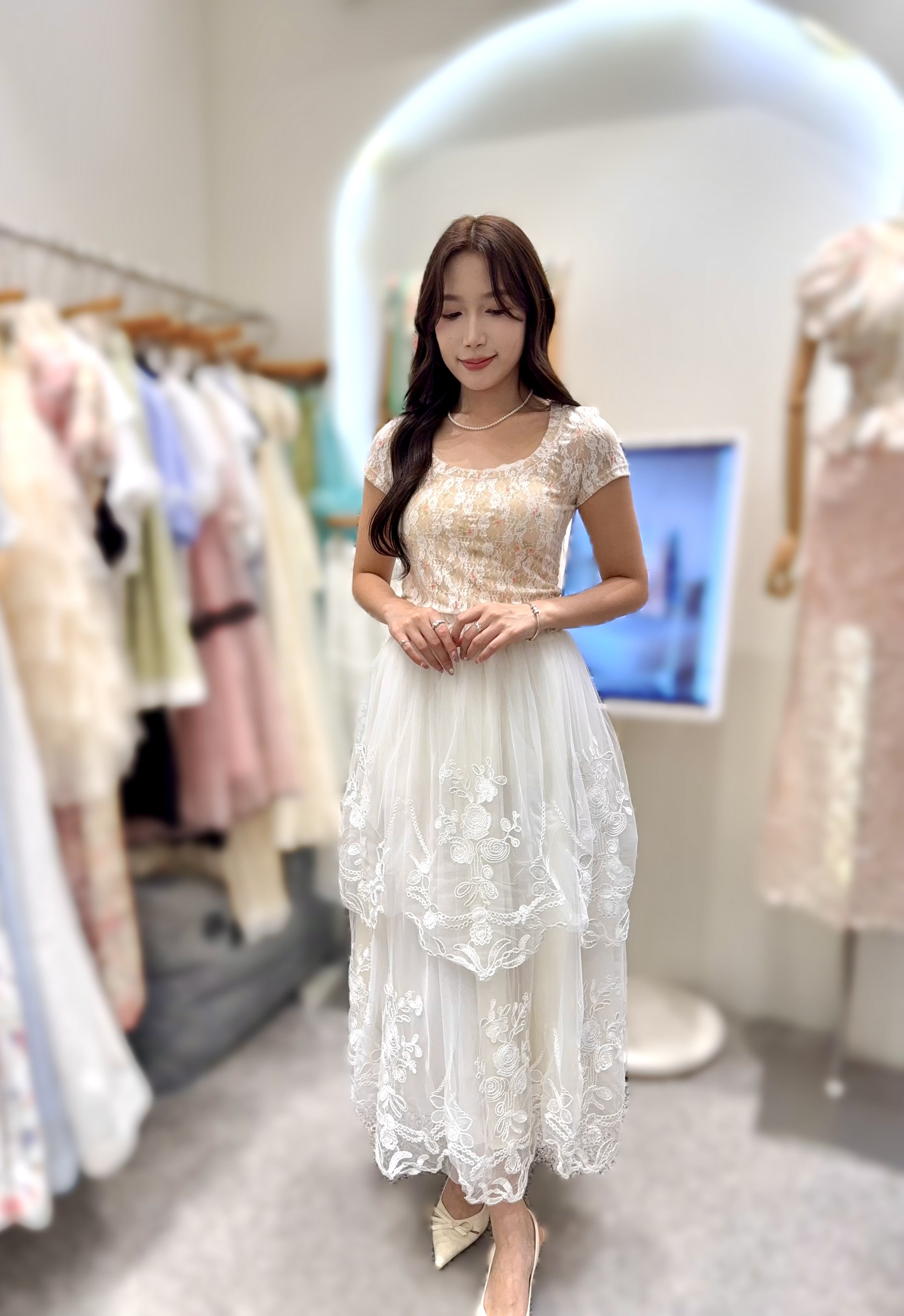 AW35  lace 裙 腰26-44 HIP64 長35 $599 (一口價)