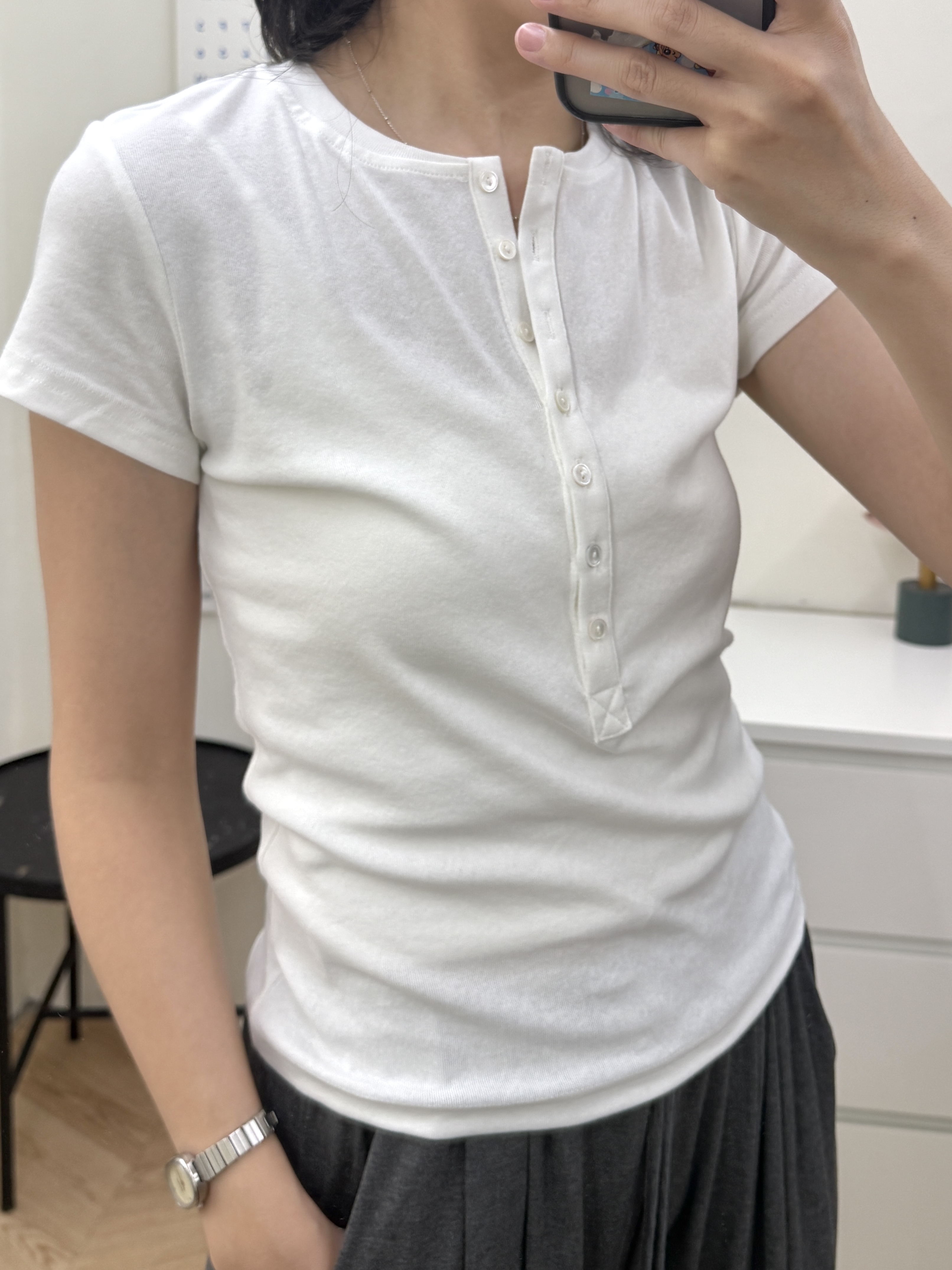 彈性顯瘦排釦素T*5色