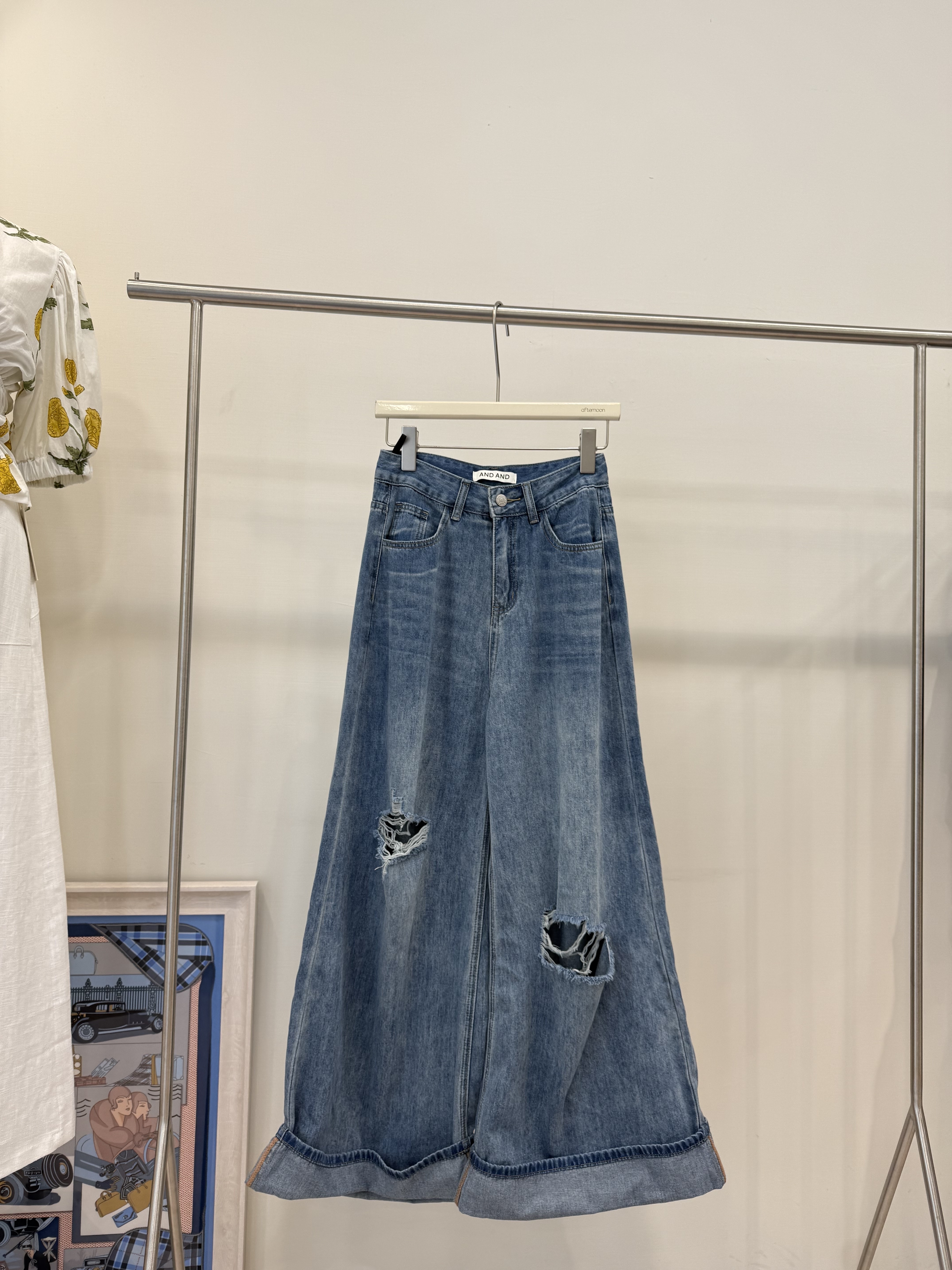 217 直筒寬鬆破洞牛仔褲