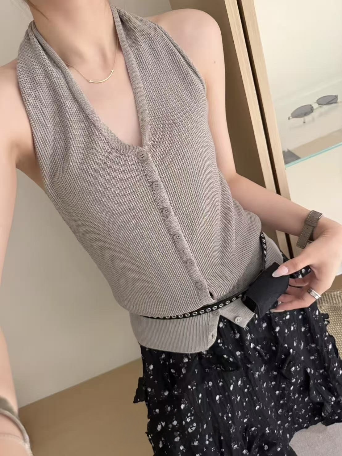 569 萊賽爾亞麻V領掛脖針織背心