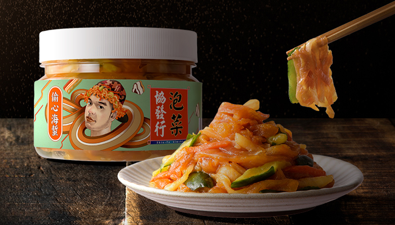 協發行泡菜偷心海蜇，川式椒麻涼拌海蜇絲，低卡低GI且高蛋白質，是辦公室團購推薦與健身餐搭配首選。