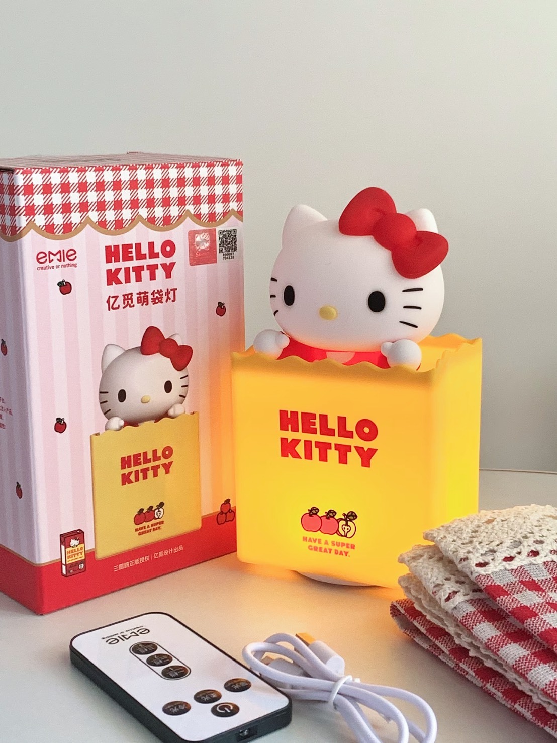 正版授權 HELLO KITTY 拍拍燈 小夜燈 USB充電