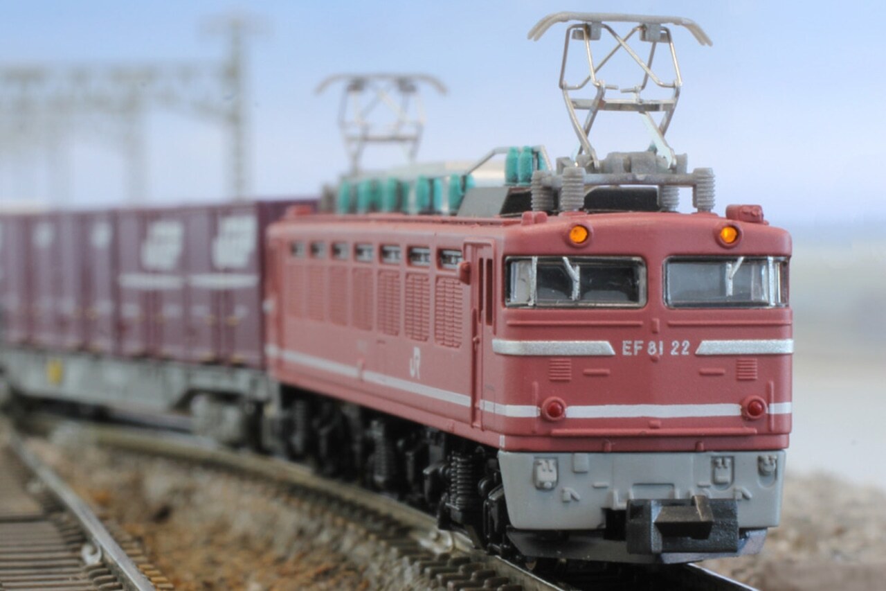 Rokuhan T015-4 Z規 T015-4 EF81型電力機車早期型貨運列車（全新設計配色）