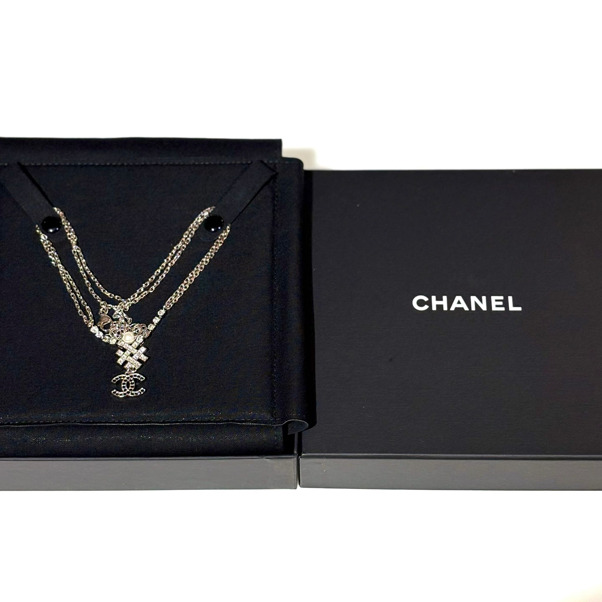 全新CHANEL 井字水鑽/雙C項鍊 銀色金屬項鏈 銀扣 CC Necklace #BRAND NEW #香榭站正品