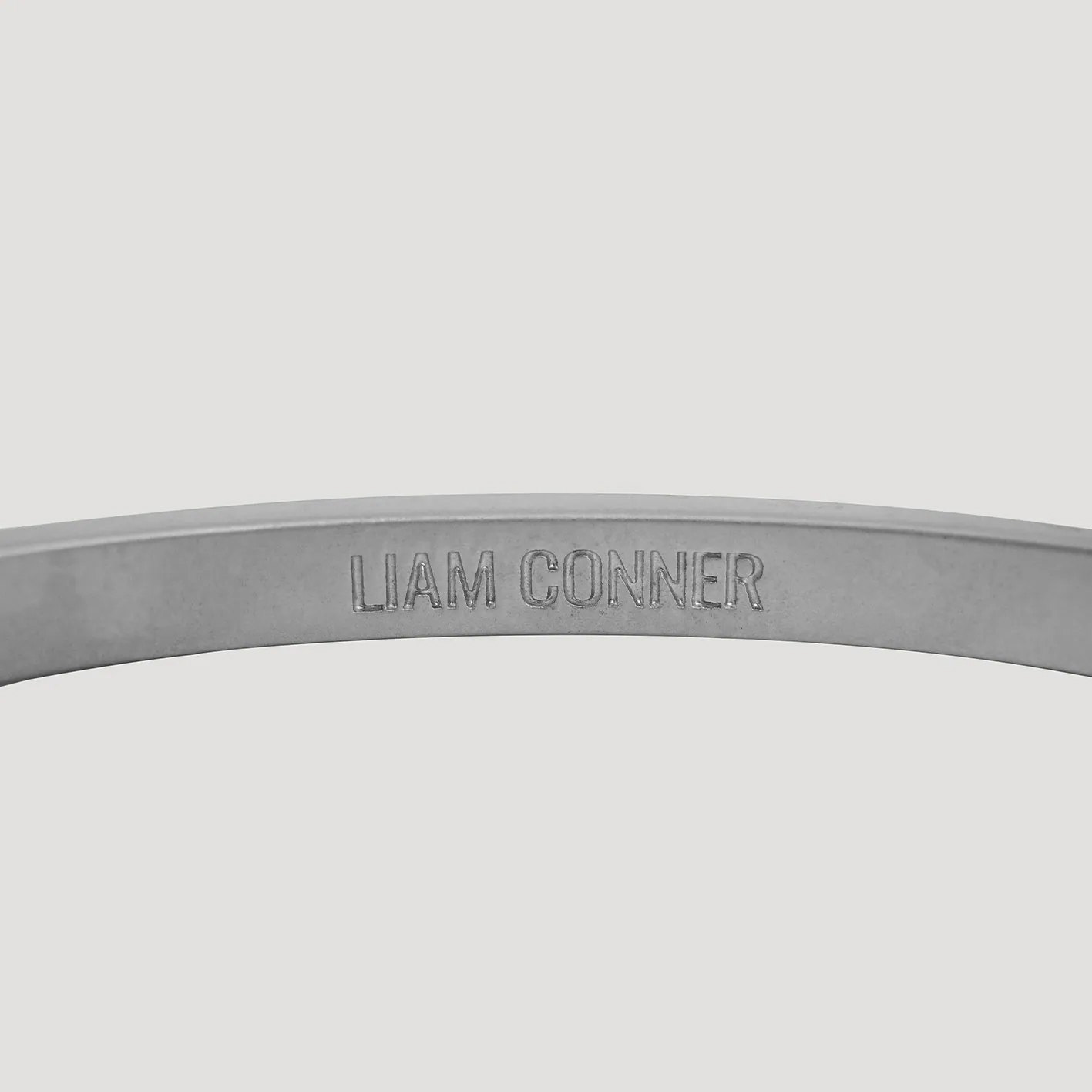 Liam Conner 重塑扭轉手環