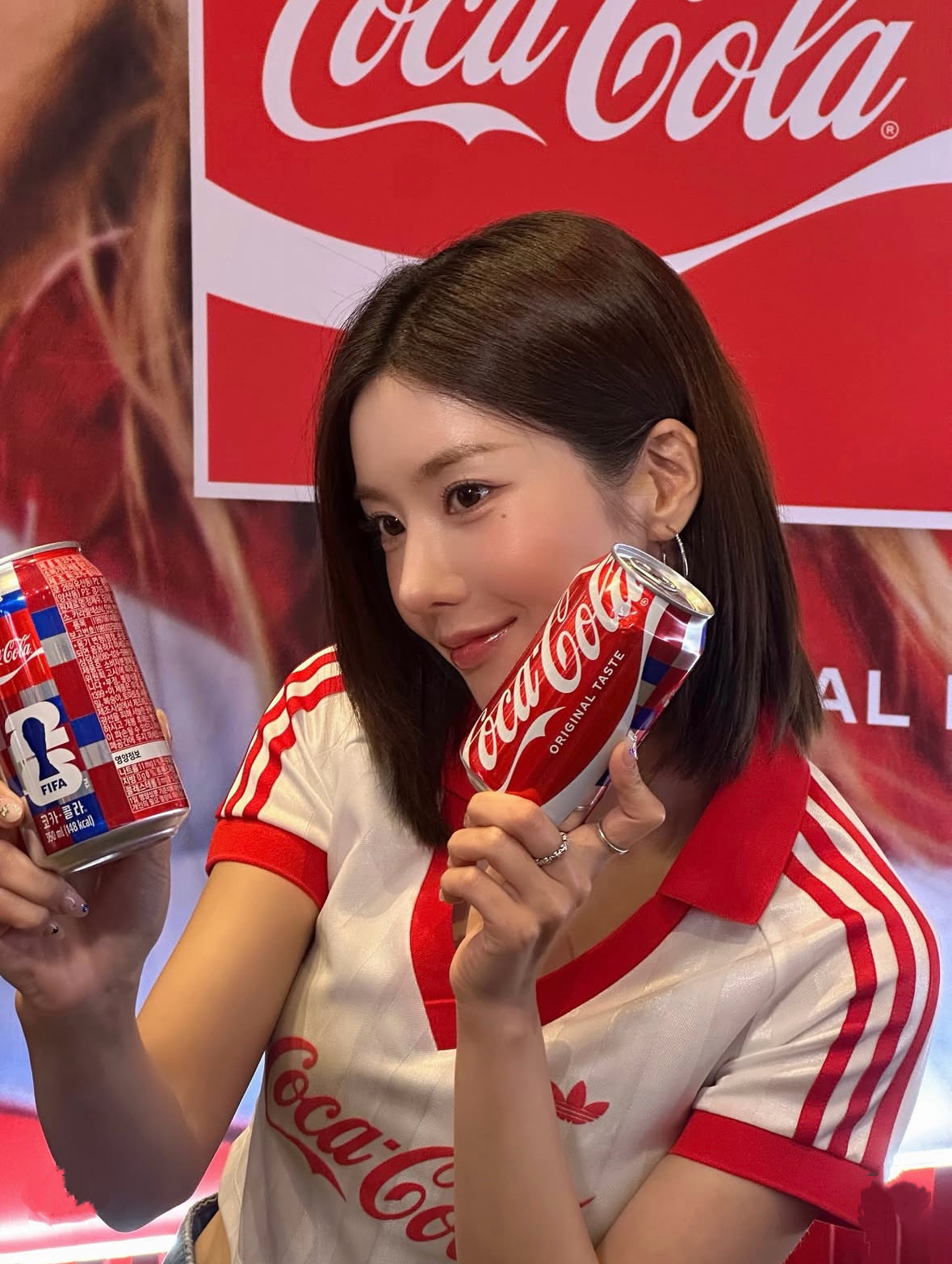 代購-<權恩妃同款！>Adidas Originals × Coca-Cola/可口可樂 CROPPED JERSEY 復古 針織 短版 運動 V領 短袖 T恤 KY7571