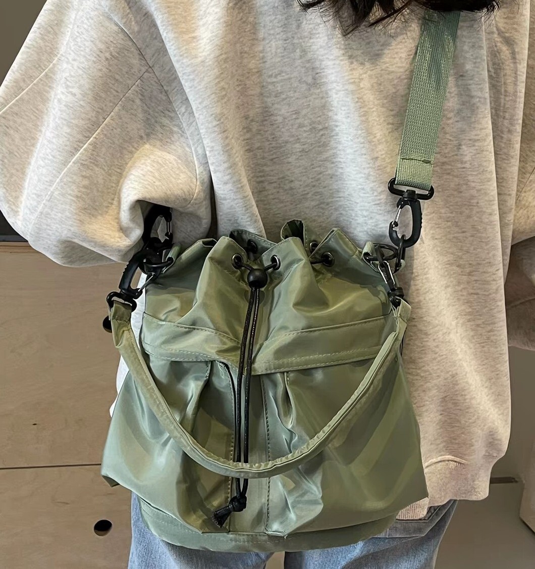 大容量抽繩個性水桶包