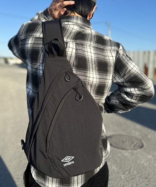 UMBRO / Logo Embroidered One-Shoulder Bag