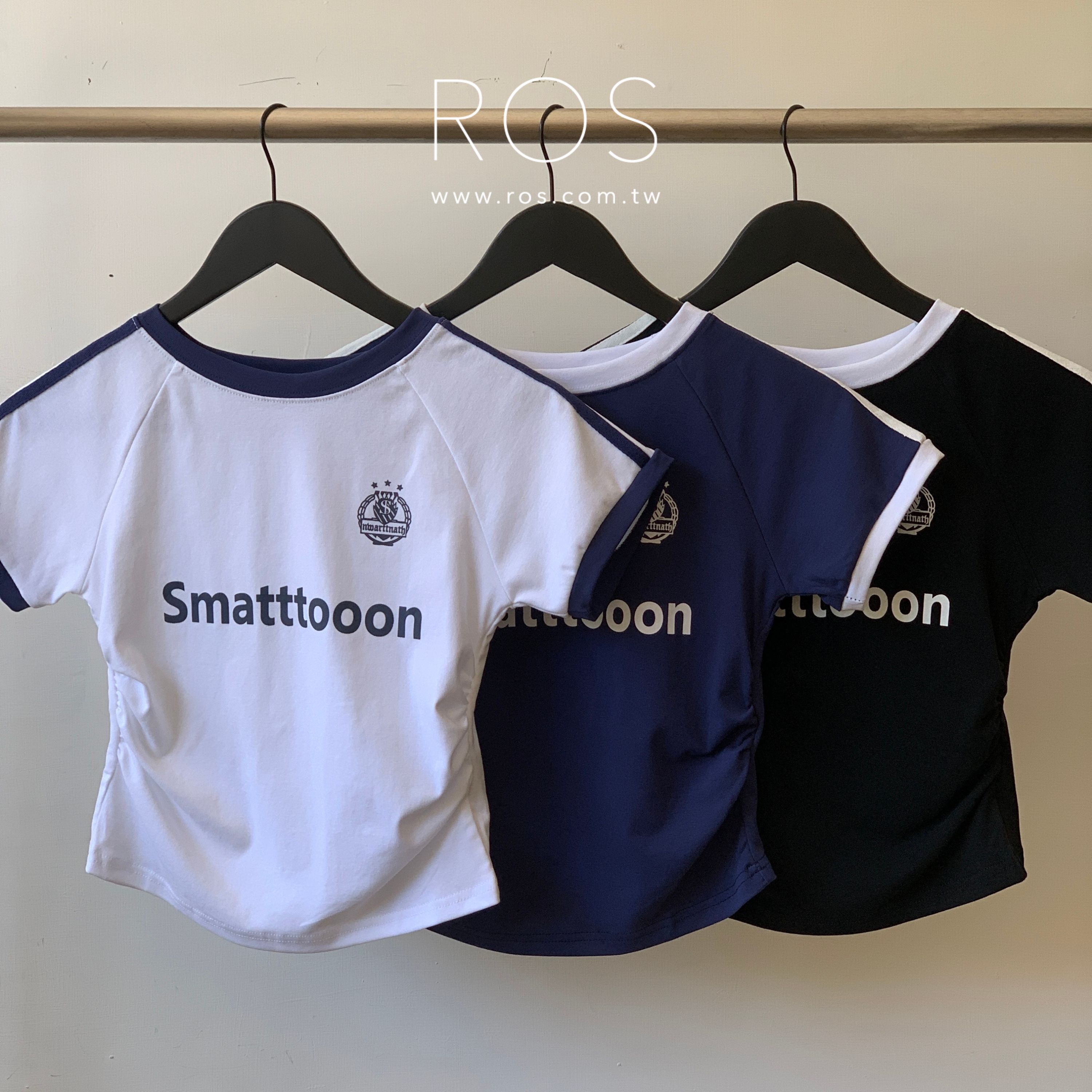 ☀️夏日必備 Smatttooon徽章印花短版上衣(3colors)