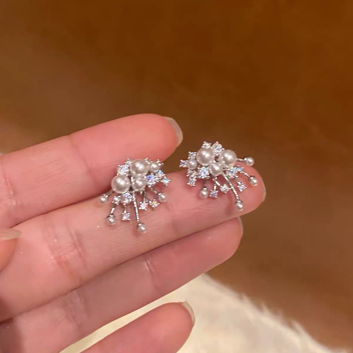 小華麗珍珠水鑽煙花造型耳環 (Elegant & Love)
