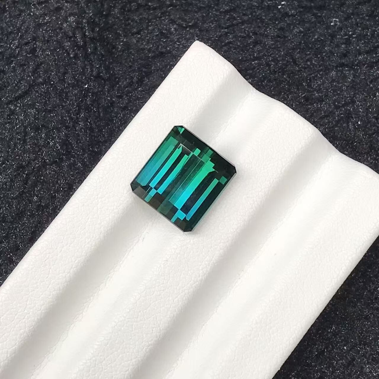 ทัวร์มาลีนสีฟ้าเขียว Lagoon เจียระไนทรงสี่เหลี่ยม Emerald Cut