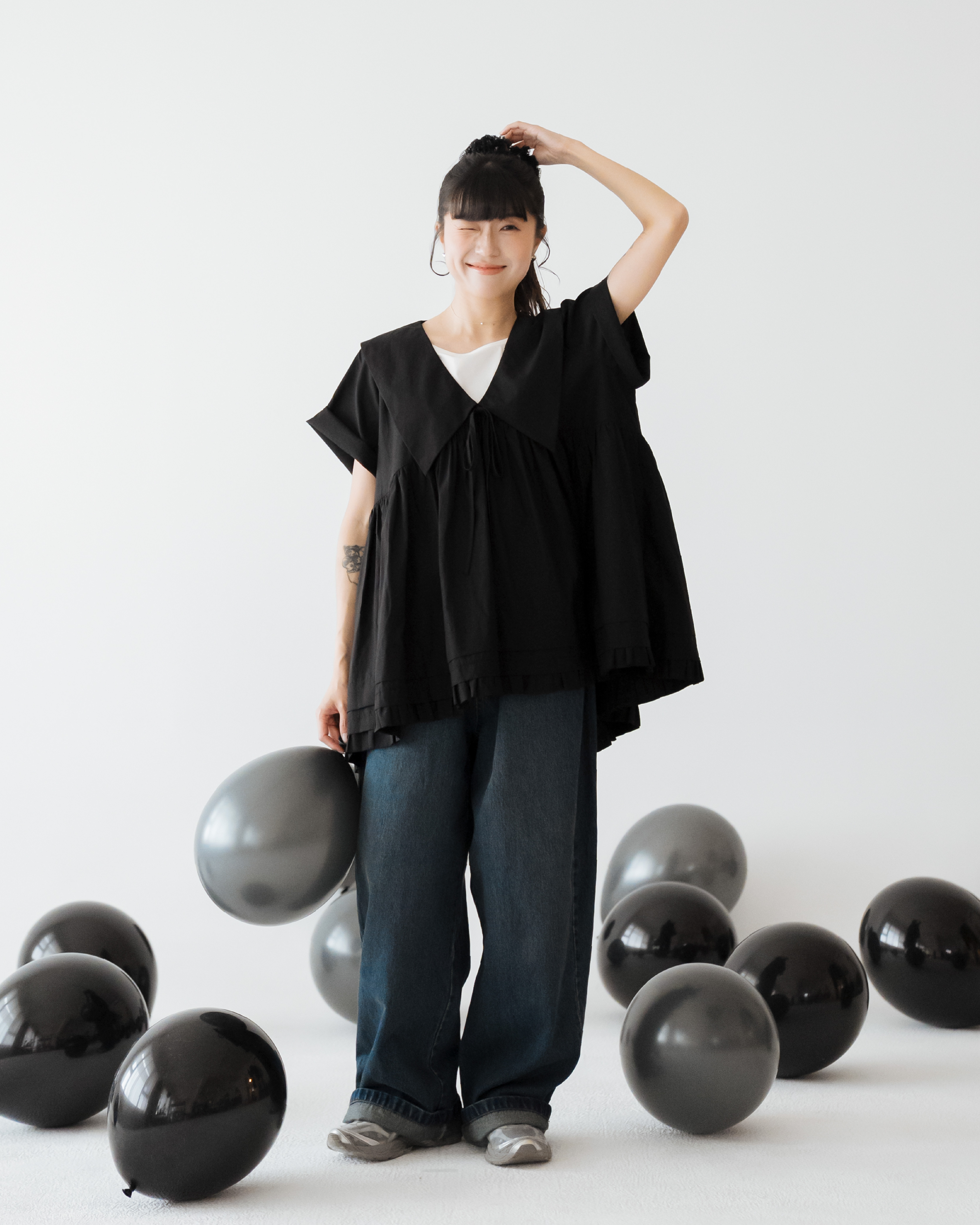 【 Kiki.co made 】Suiting V-Neck A-Line Short Sleeve Top - Black