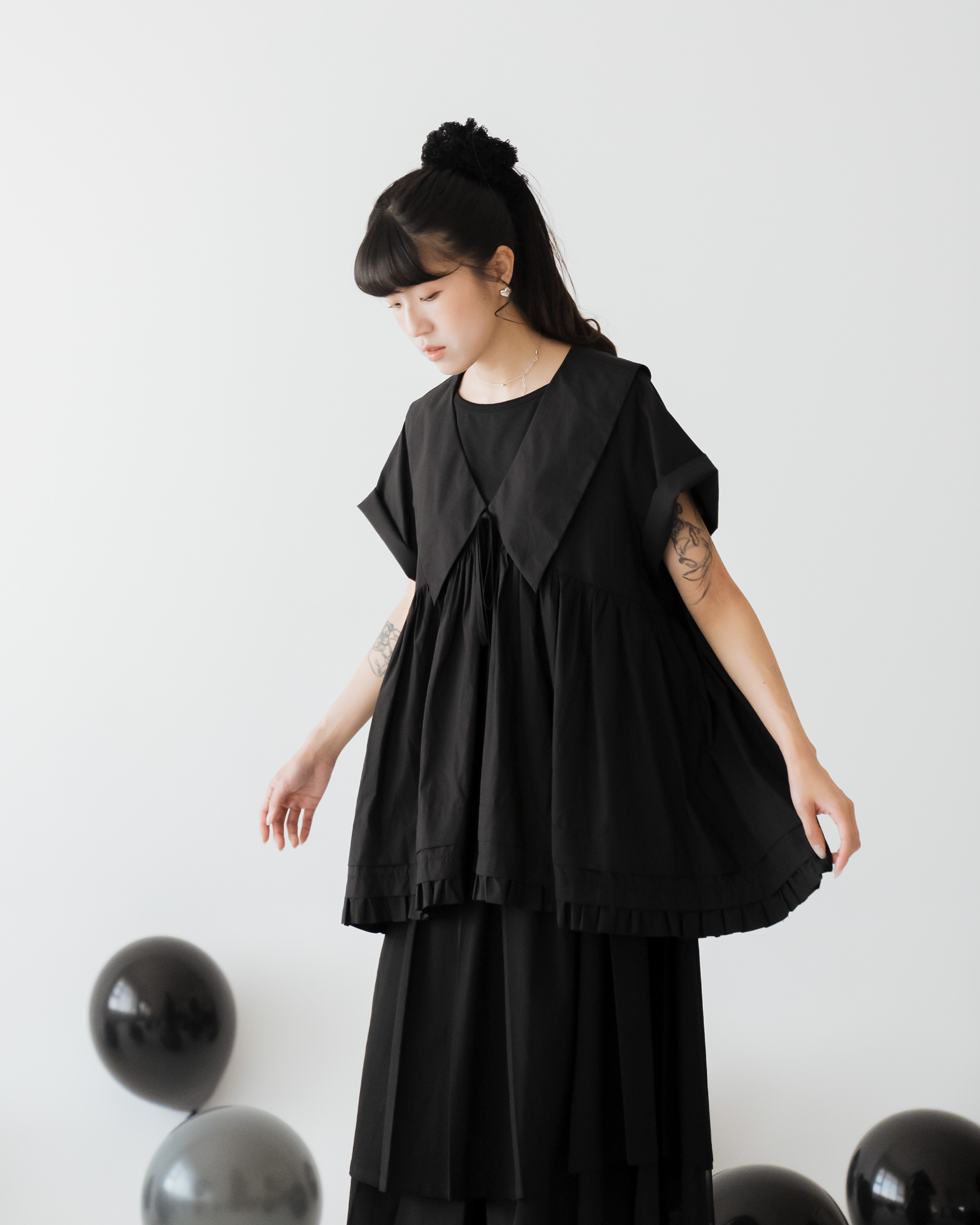 【 Kiki.co made 】Suiting V-Neck A-Line Short Sleeve Top - Black