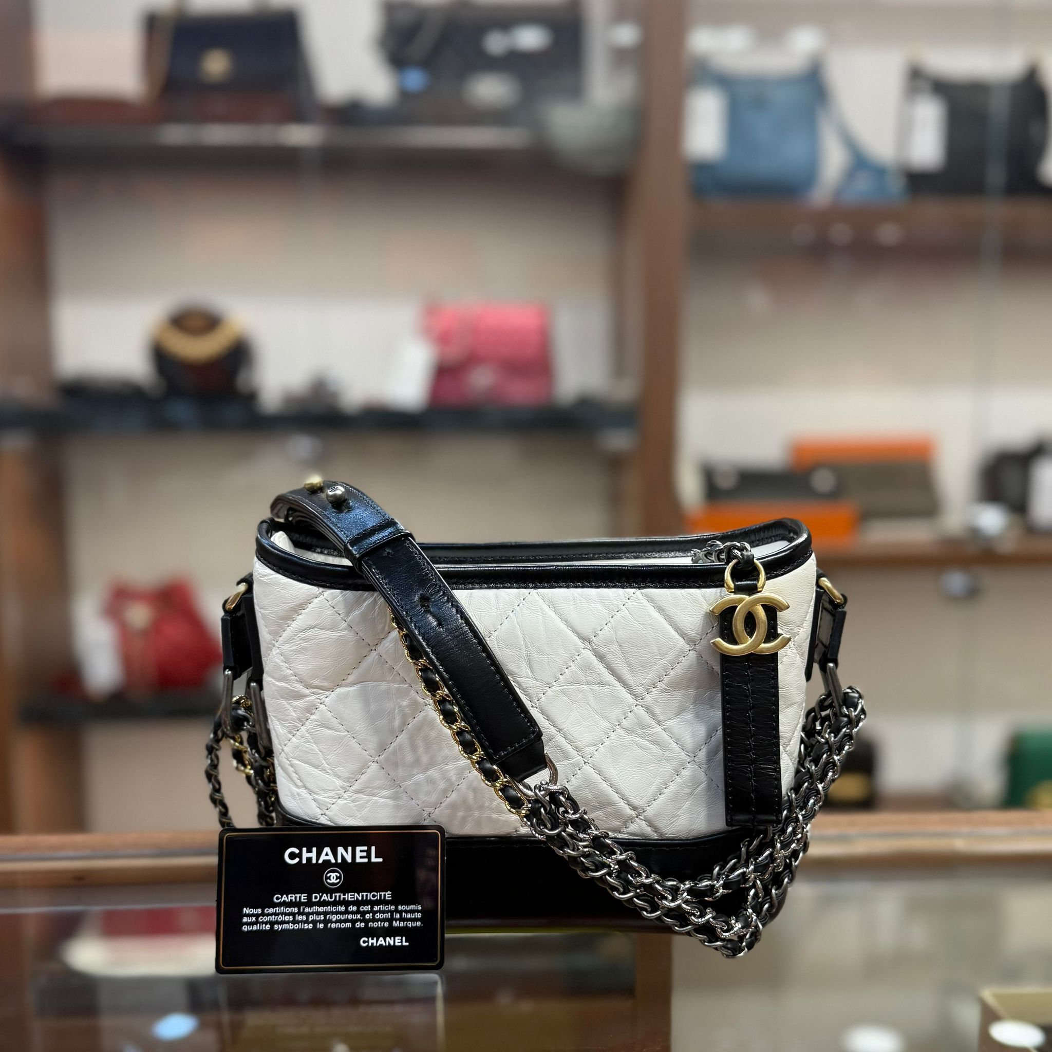 98%New Used Chanel Gabrielle Small 小號牛皮黑白熊貓  #香奈兒流浪包