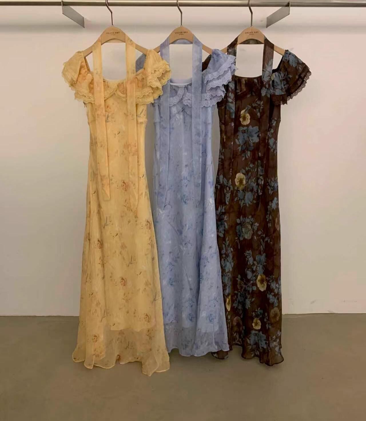 UK6306 公主花花蕾絲娃娃邊絲巾連身裙