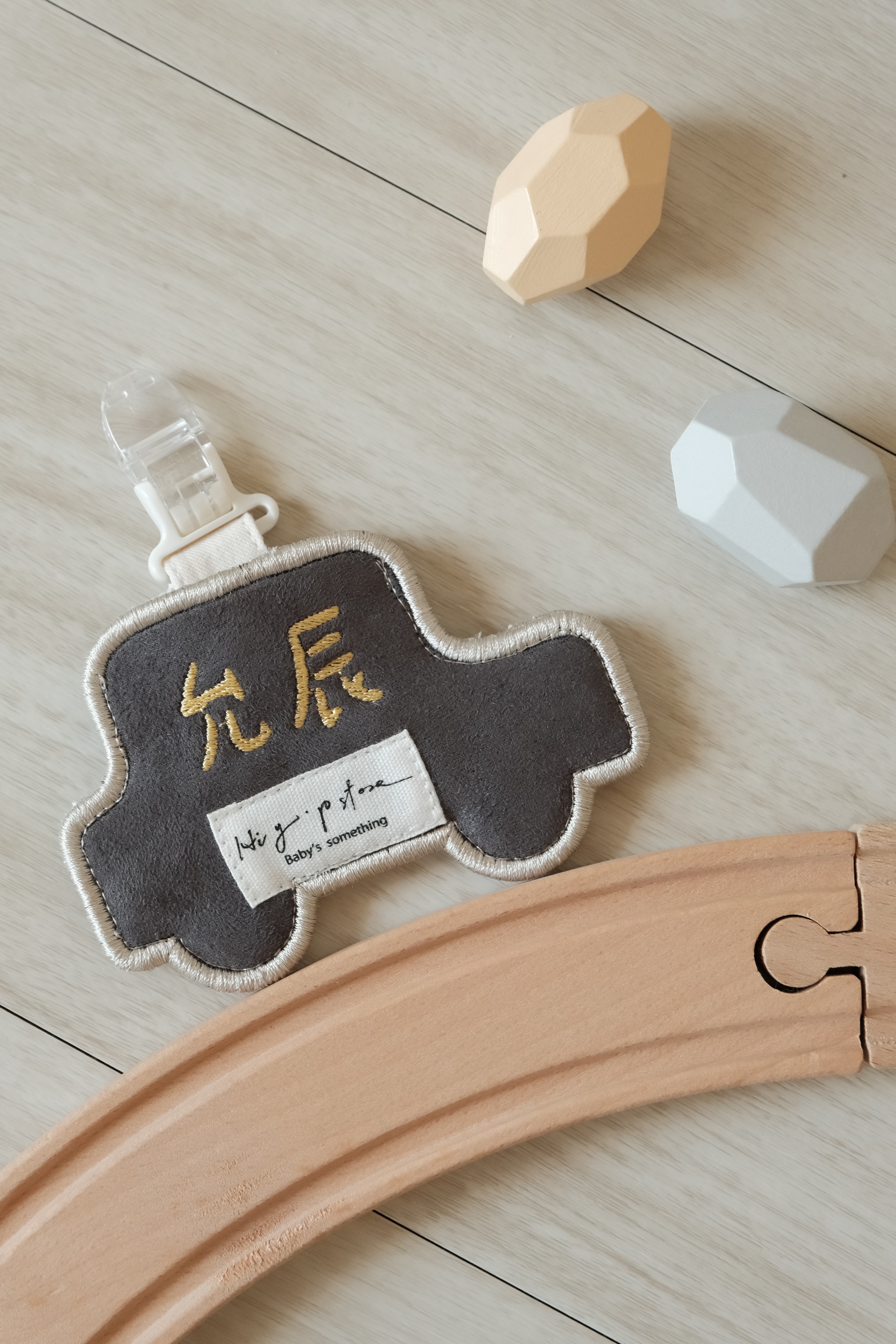 Hi Y.P store-刺繡平安符袋-獨家設計-寶貝的小汽車-深藍