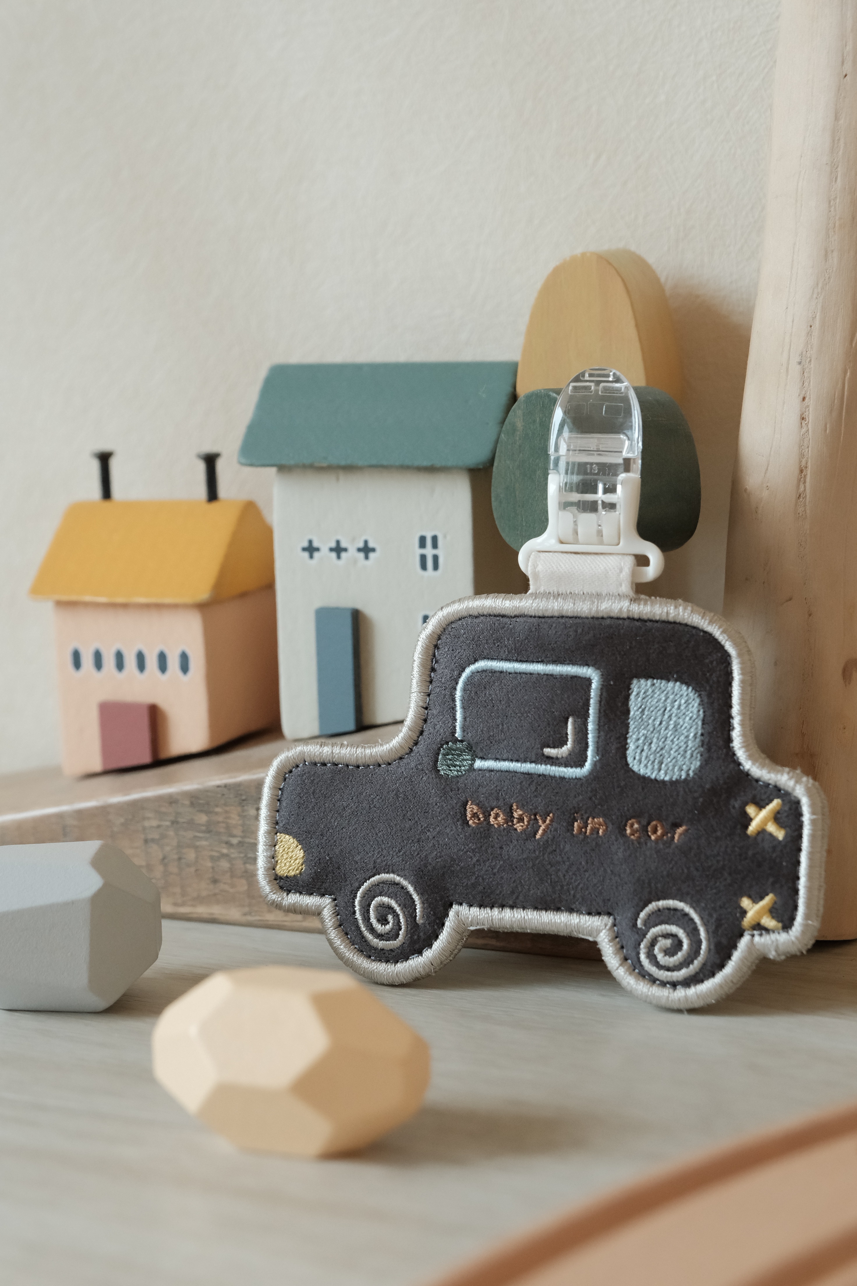 Hi Y.P store-刺繡平安符袋-獨家設計-寶貝的小汽車-深藍