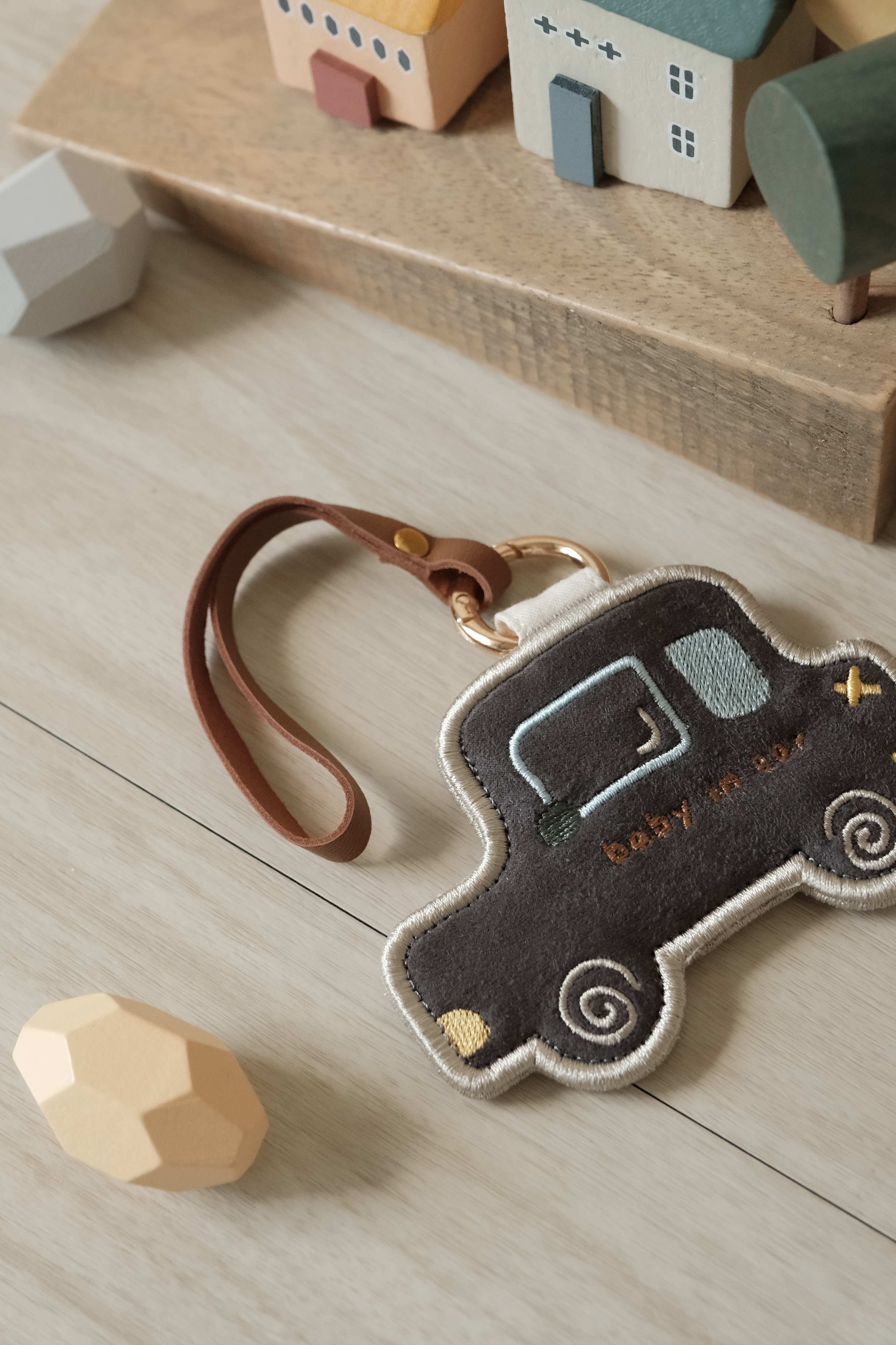 Hi Y.P store-刺繡萬用皮飾-獨家設計-寶貝的小汽車-深藍