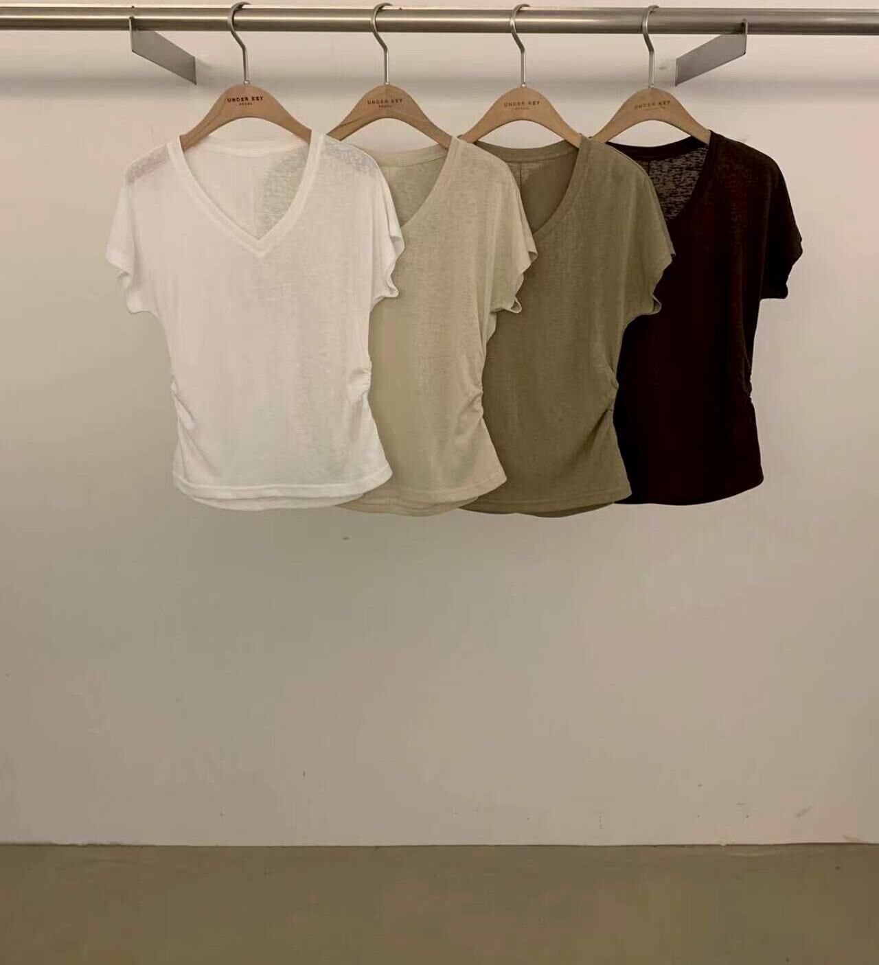UK6356 精緻抽褶V領短袖上衣
