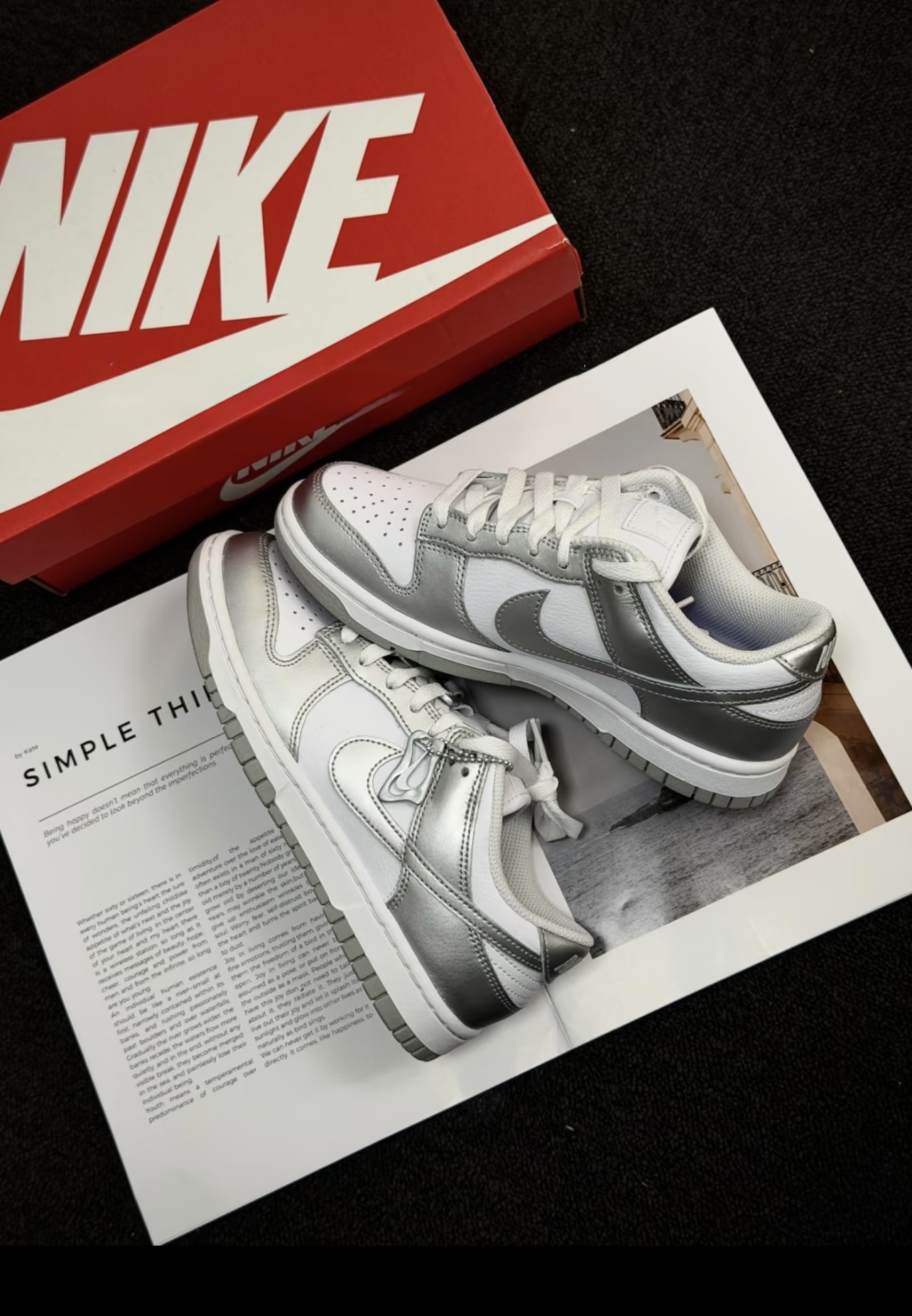 代購-NIKE DUNK LOW 'Metallic Silver' 經典 吊飾 皮革 液態銀 女款 FV1311-100