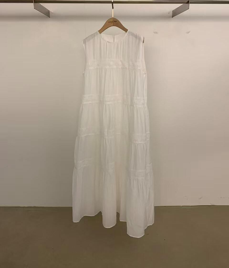 UK6370 質感材質拼接壓褶背心裙