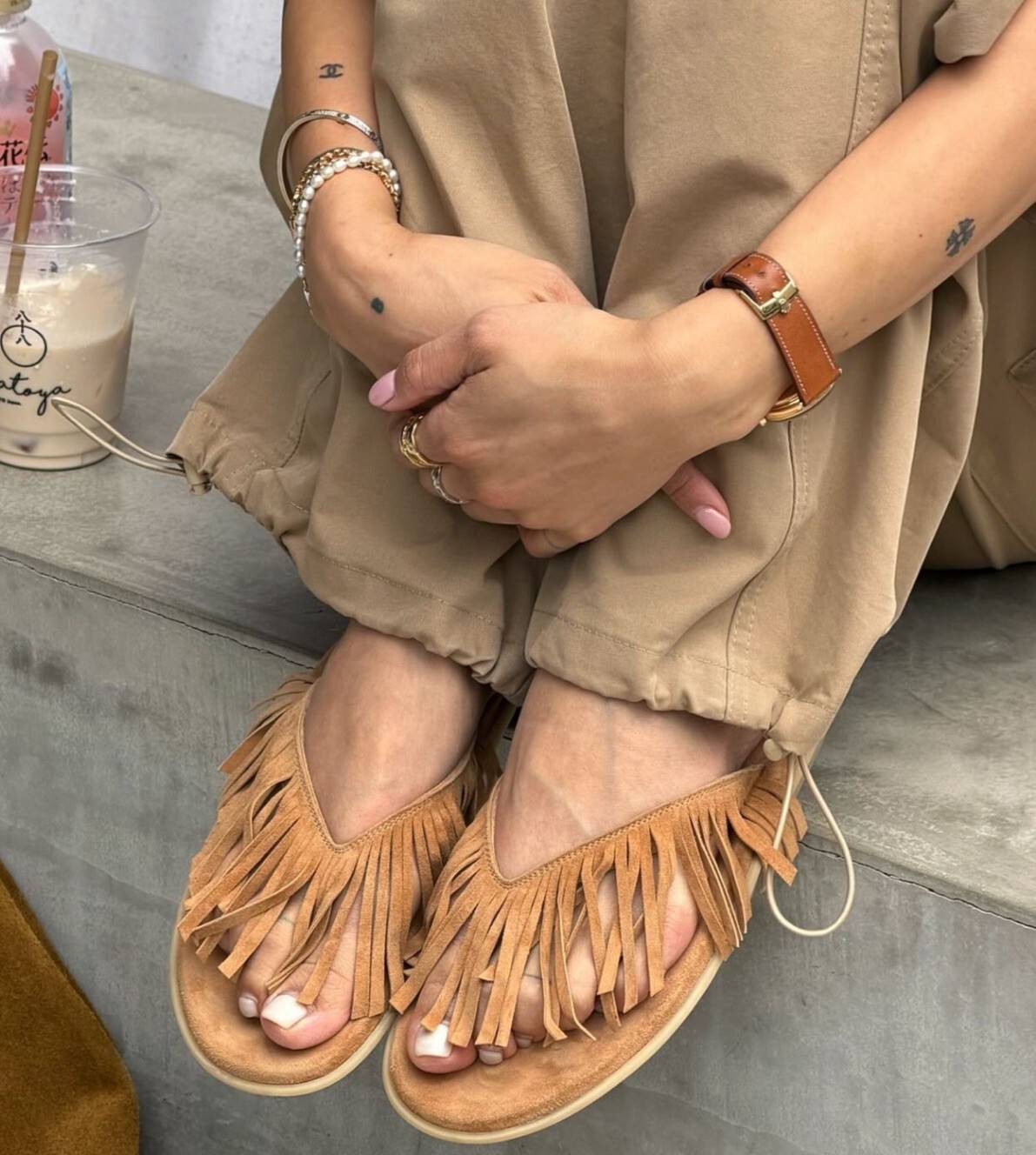 麂皮流蘇夾腳拖