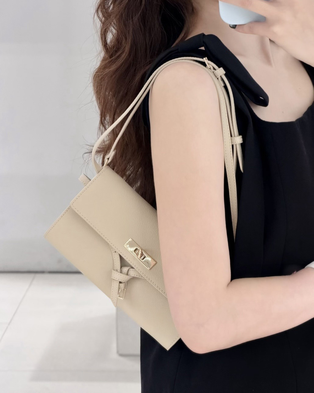 Charles & Keith 手拿包 信封包 小CK 金屬扣 凱莉包 側背包 單肩包 小包 / 預購
