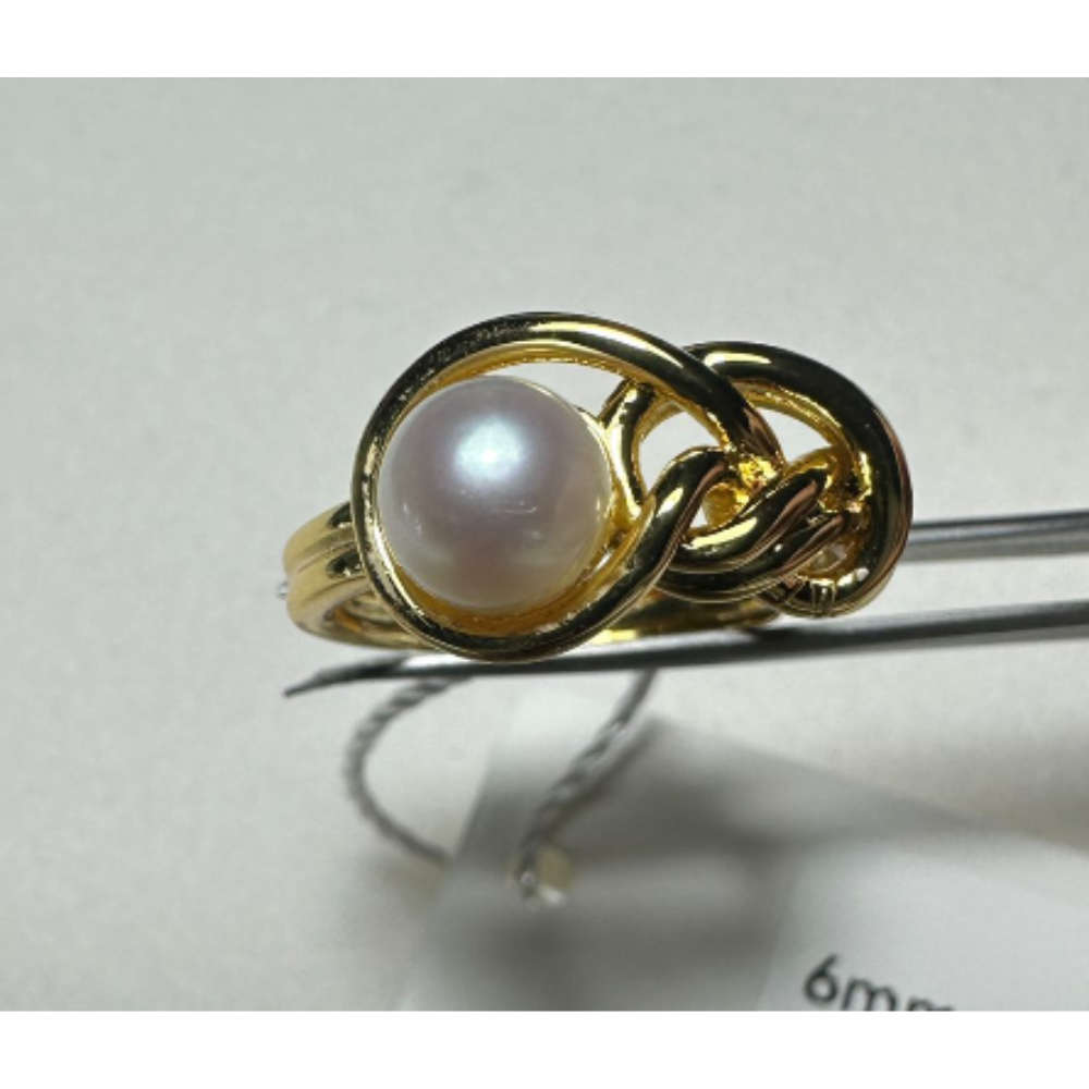 HKAG0619-106 日本AKOYA 有調色 海水珍珠戒指 繩結款 (金-鍍彩金)6MM UP粉光 (A6)