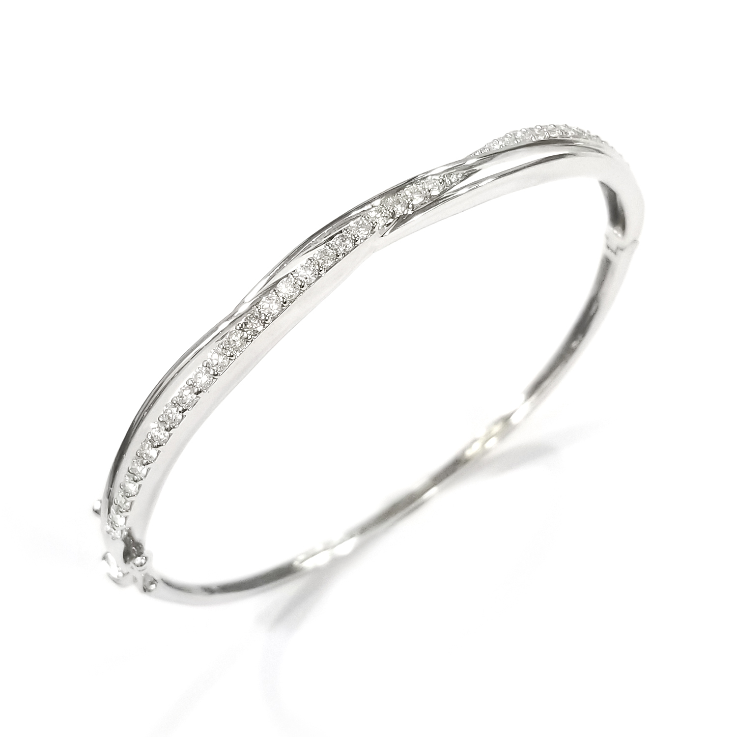 18K White Gold Natural Diamond Bangle