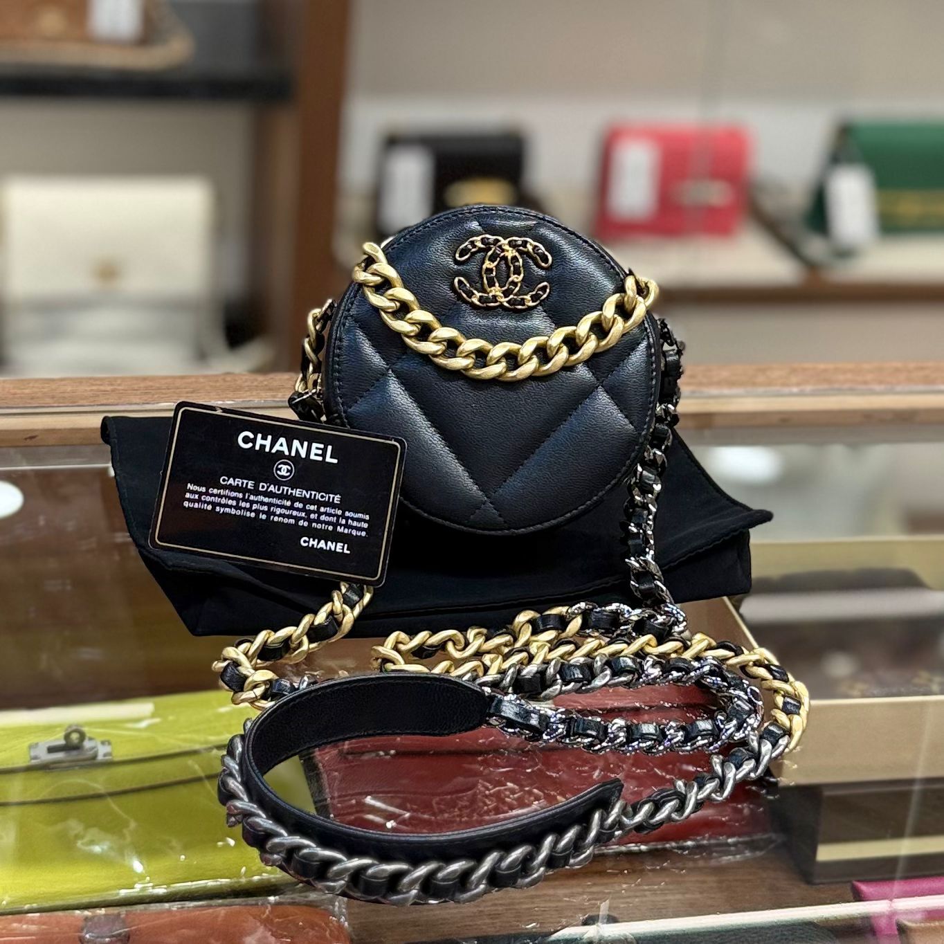 95%New Used Chanel 19 小廢包 黑色羊皮復古金扣Lamskin #香奈兒圓餅包