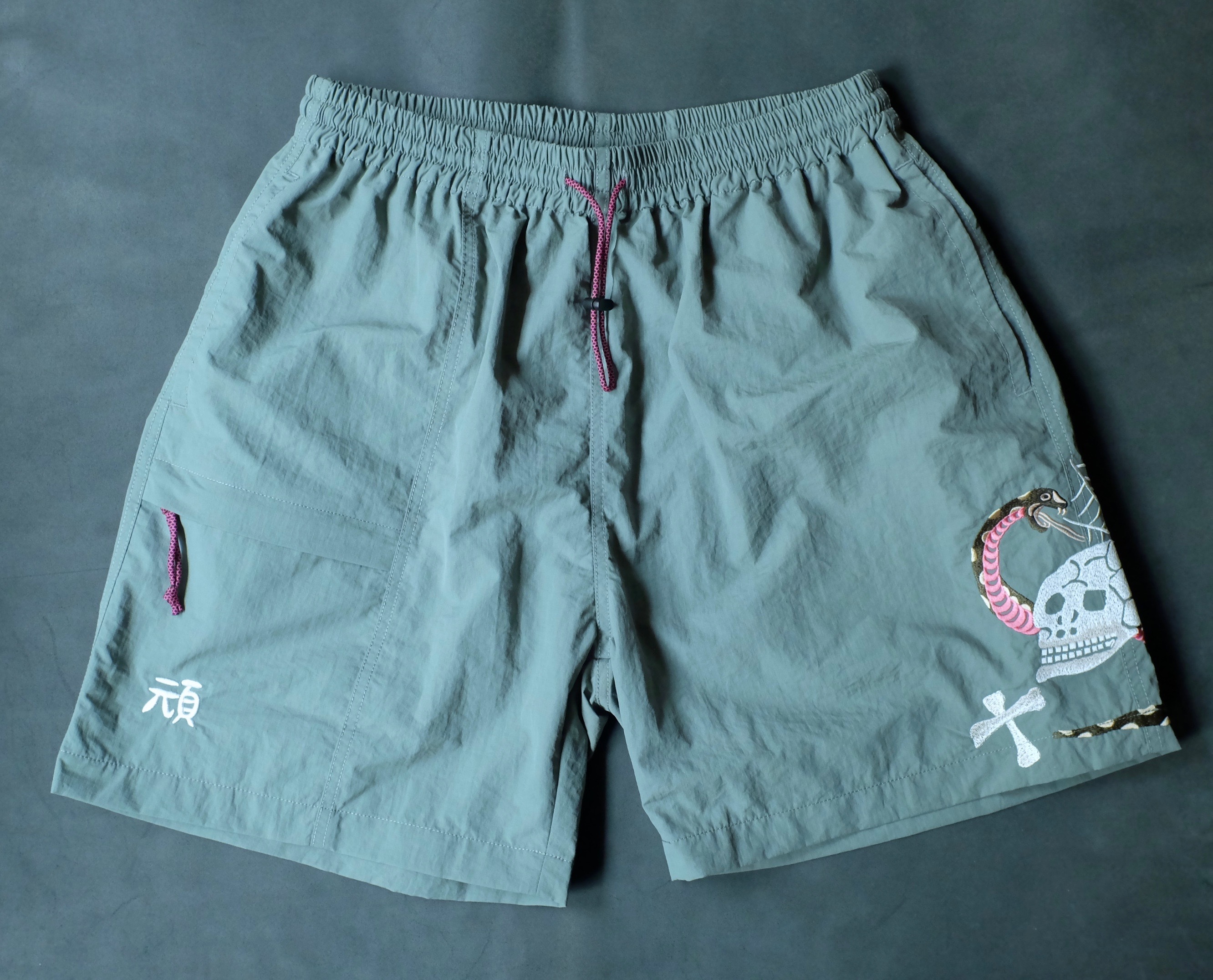Club Stubborn Ultra Souvenir Shorts / Snake grey