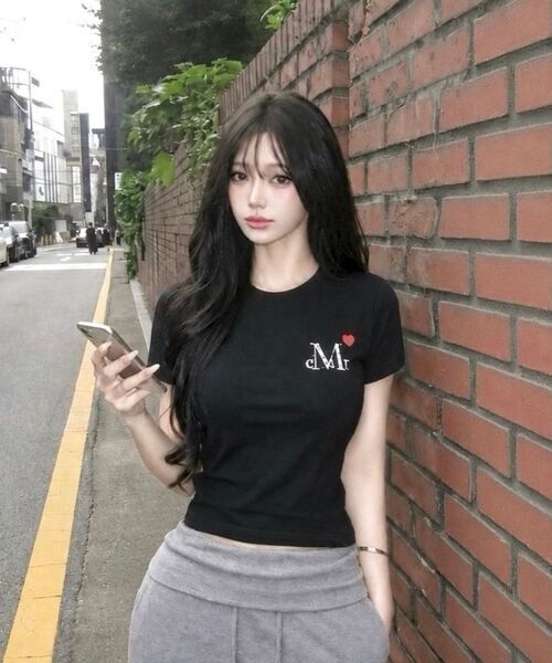 MUCENT 迷你愛心 LOGO 圓領短版短袖 T 恤 2色