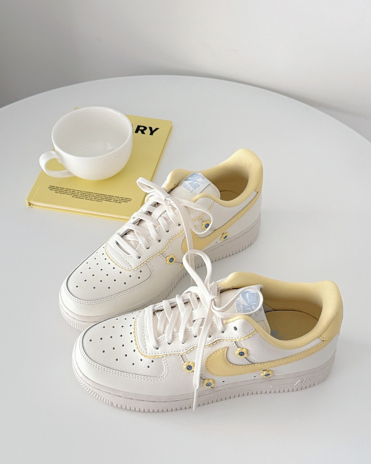 NIKE AIR FORCE 1'07 LX AF1 檸檬奶油 奶油黃 小雞黃 檸檬黃 小花 小雛菊 女鞋 IW2348-170 / 調貨