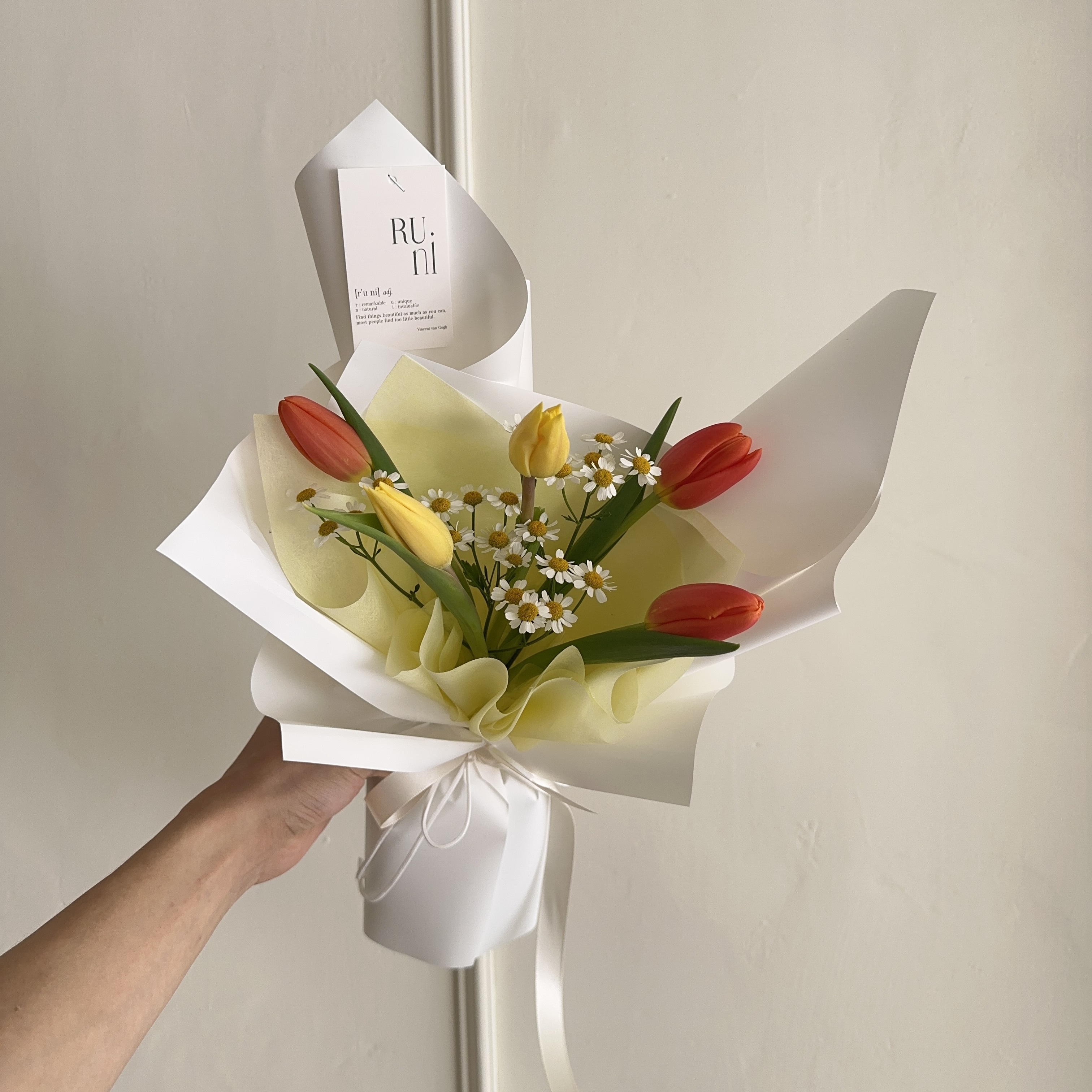 鬱金香洋甘菊花束-三色款鬱金香花束 (可選不同色系及尺寸)