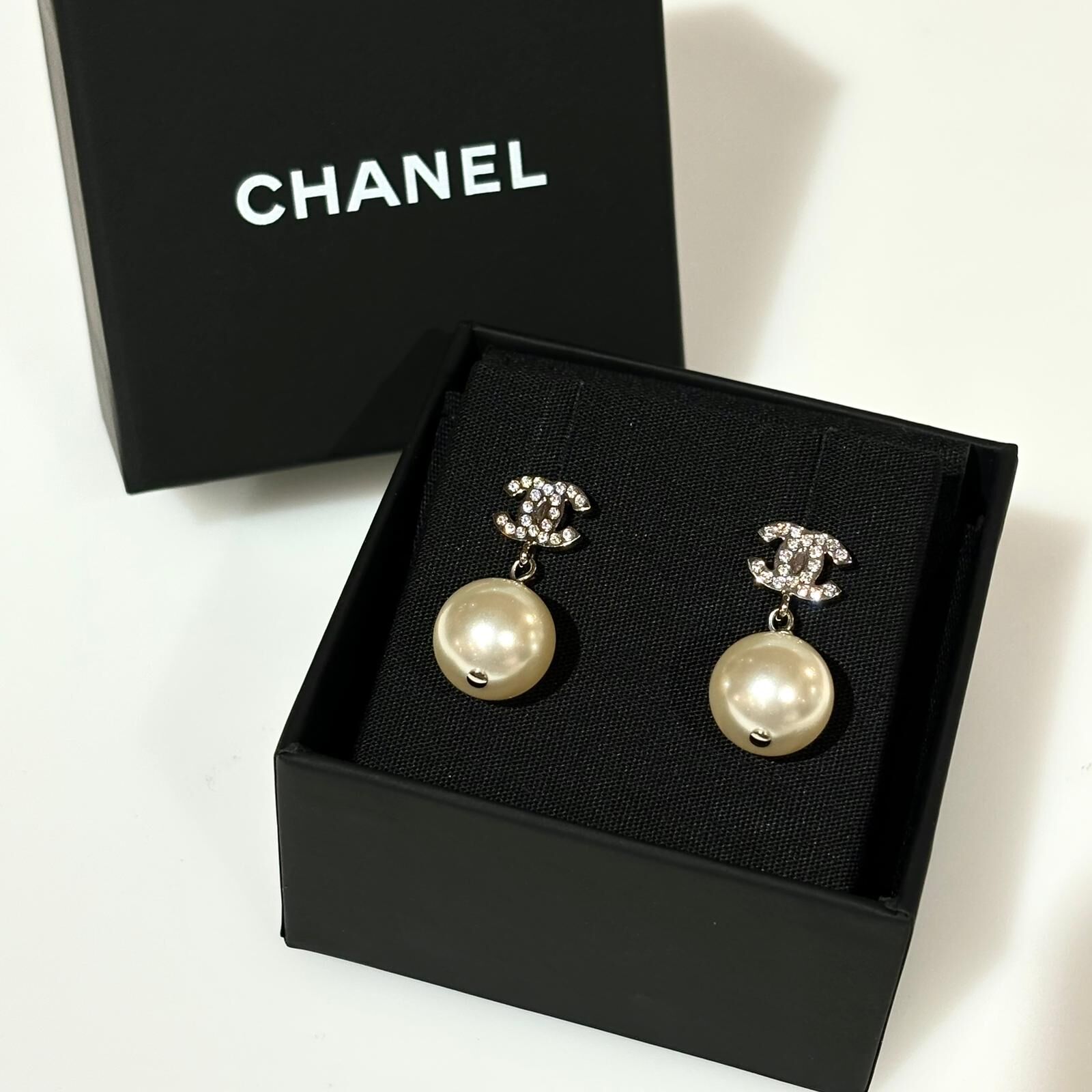 全新CHANEL耳環 (1x2.5cm) A36138 珍珠/水晶/銀耳針 孖C  #BRAND NEW #香榭站正品