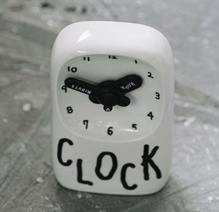 韓國 INAPSQUARE x Bmix Studio 極簡塗鴉陶瓷高桌鐘 CLOCK 黑指針 白