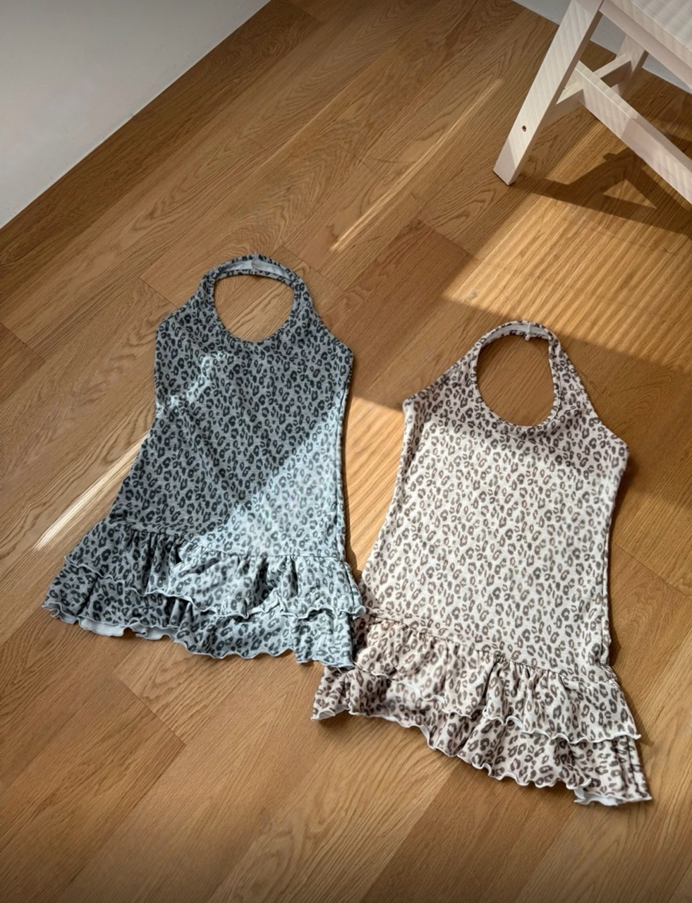 （6月韓國連線）V0233｜2色入🐆🖤 甜酷少女感復古豹紋木耳邊魚尾擺掛頸背心