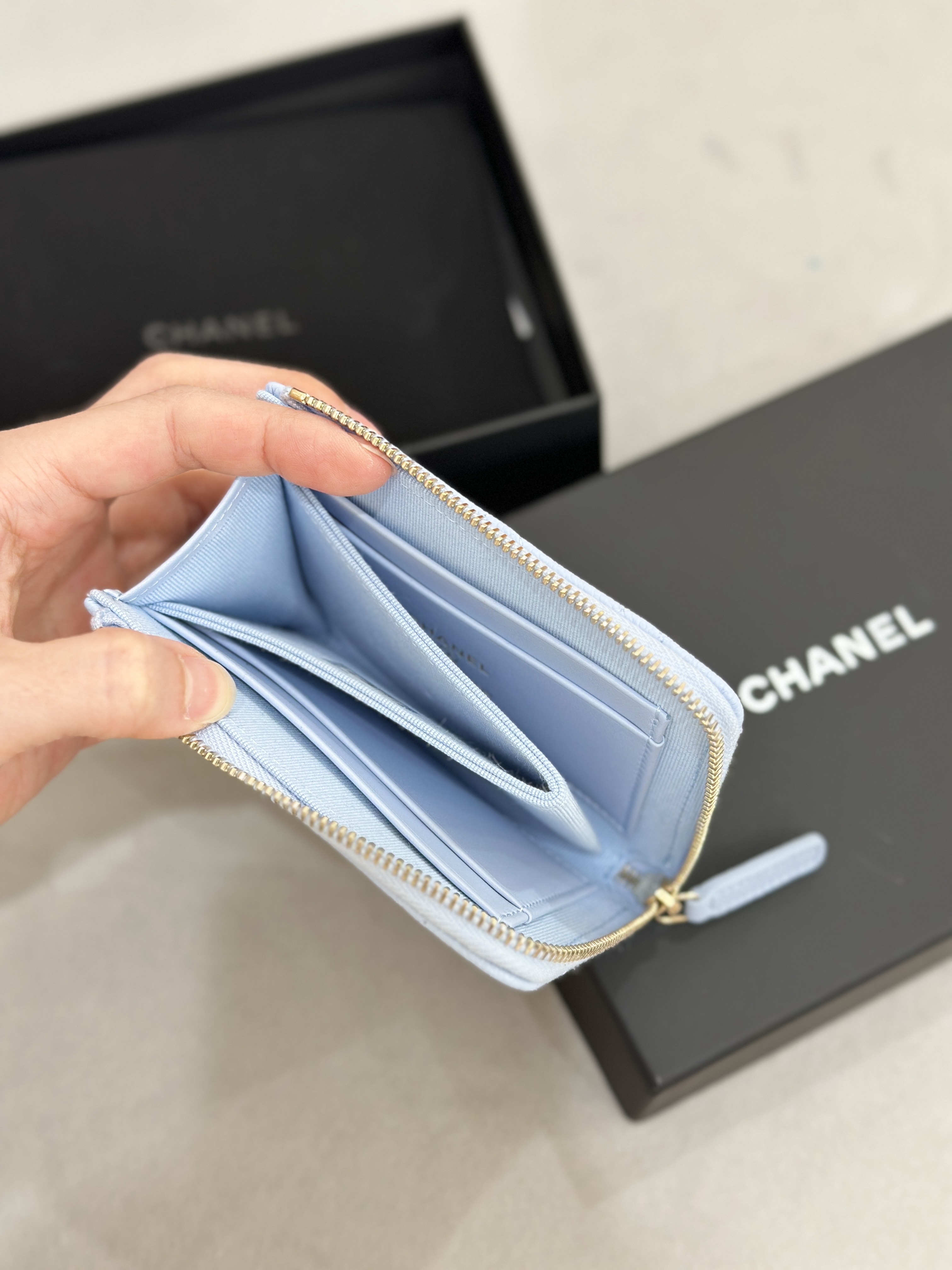【超難買!】CHANEL L-zip Wallet AP3999