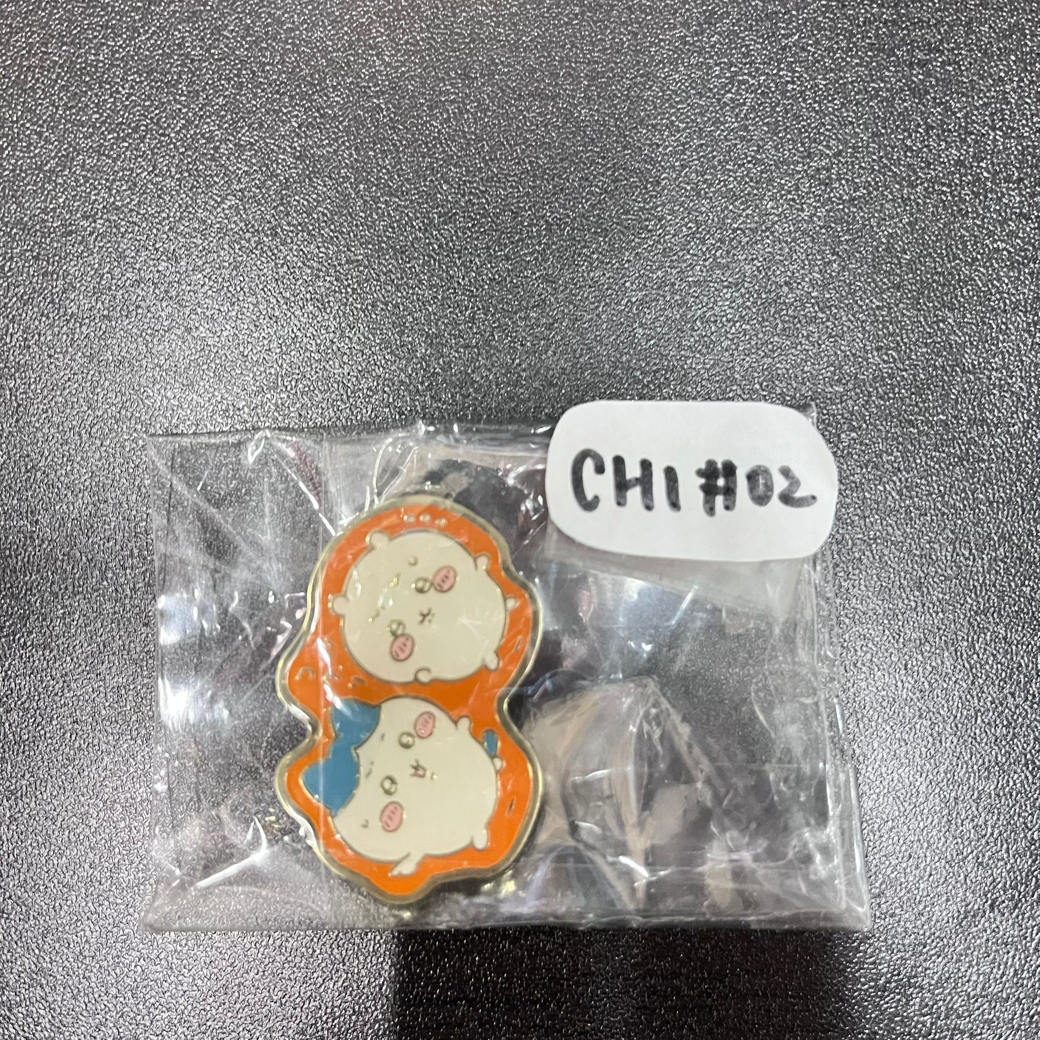 CHIIKAWA 2人  襟章  CHI#02