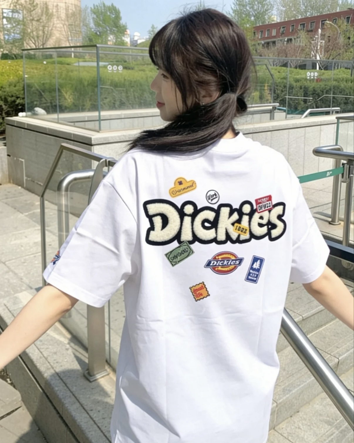 DICKIES 嘻哈塗鴉貼紙 美式 寬鬆 圓領 短袖 短Tee 上衣 藏青 黑色 白色