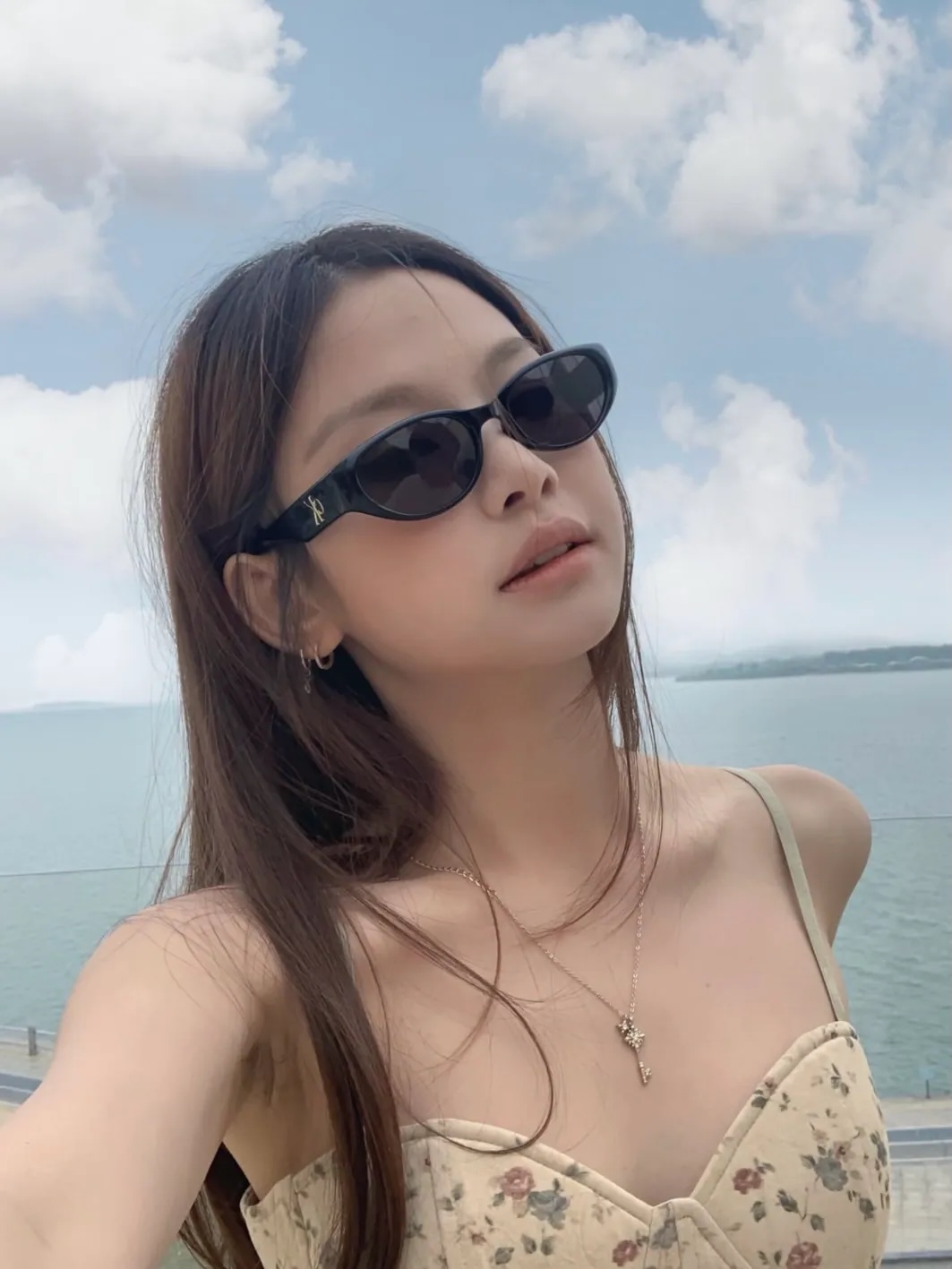 <防曬凹造型必備🤩>Calvin Klein 貓眼墨鏡
