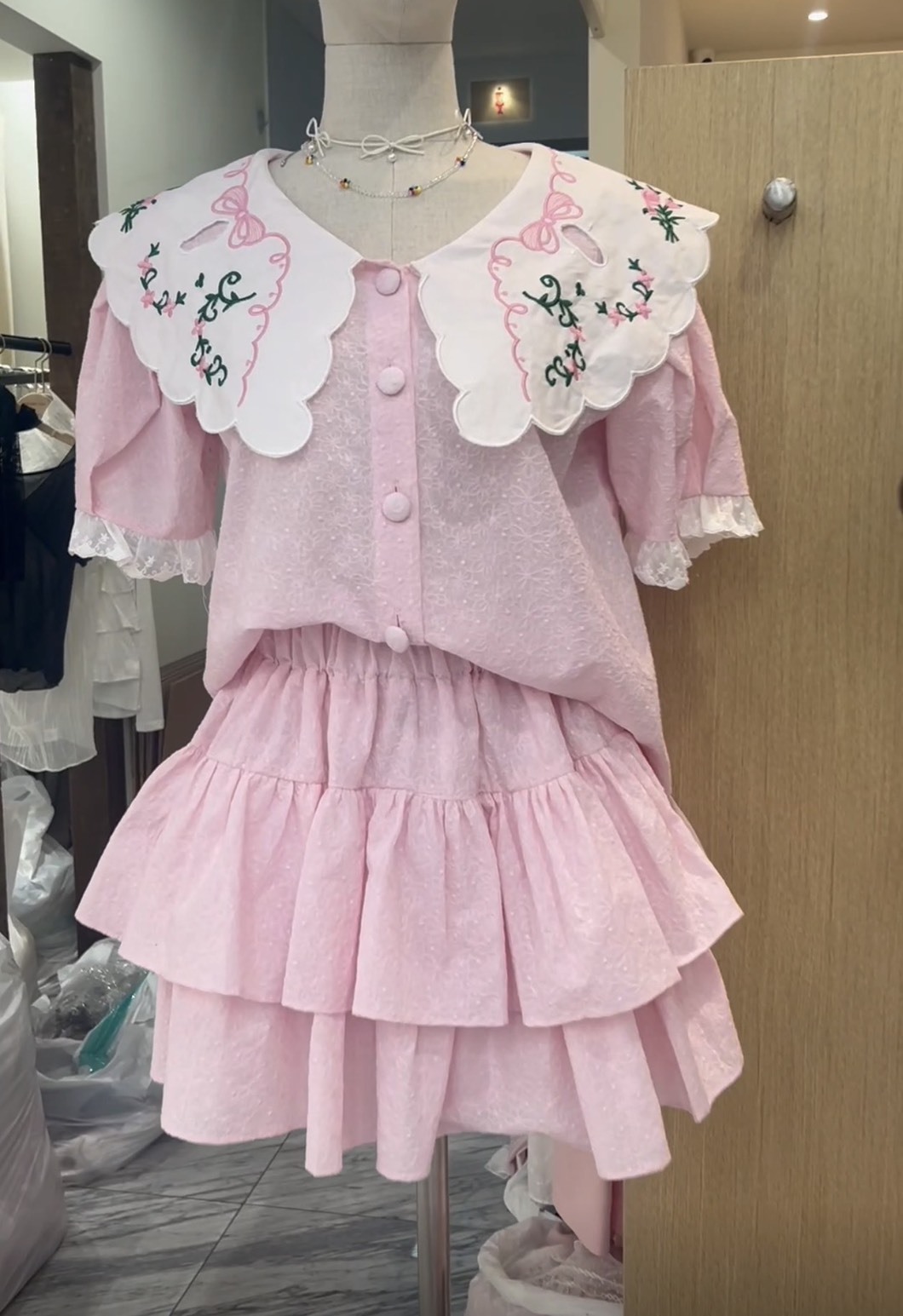 蝴蝶結刺繡翻領襯衫