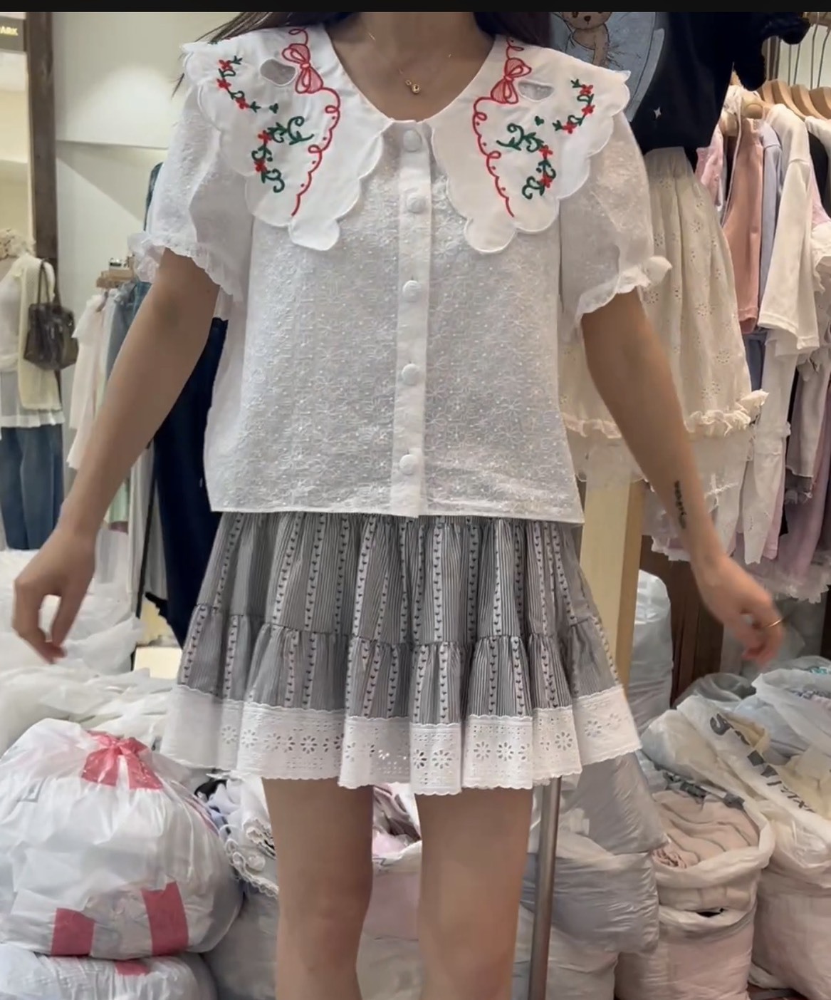 蝴蝶結刺繡翻領襯衫