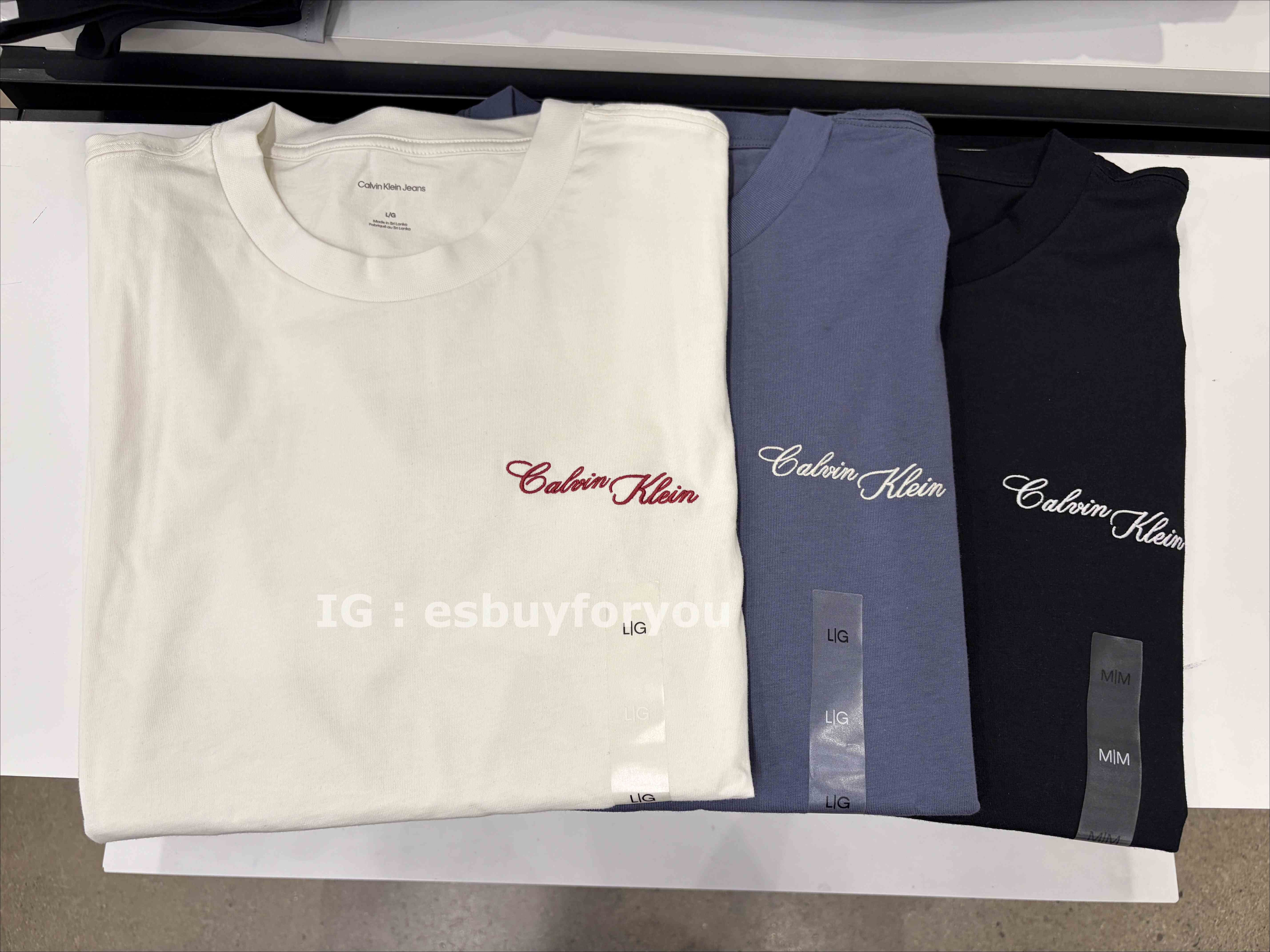 CK 男大人 小厚磅 刺繡草寫字樣 短TEE (3色)