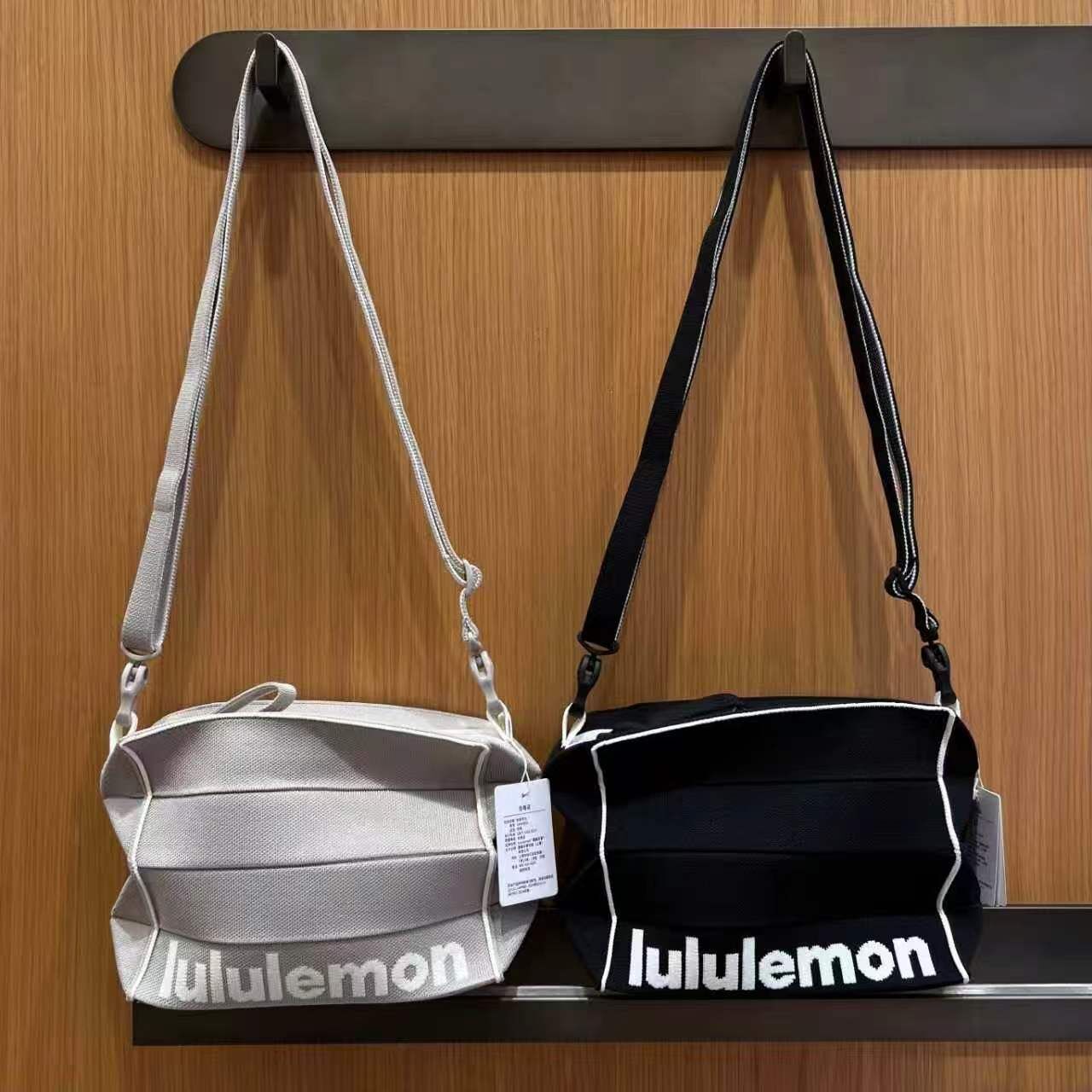 【預購】LULULEMON H062013  Fold It Hold It 斜揹包