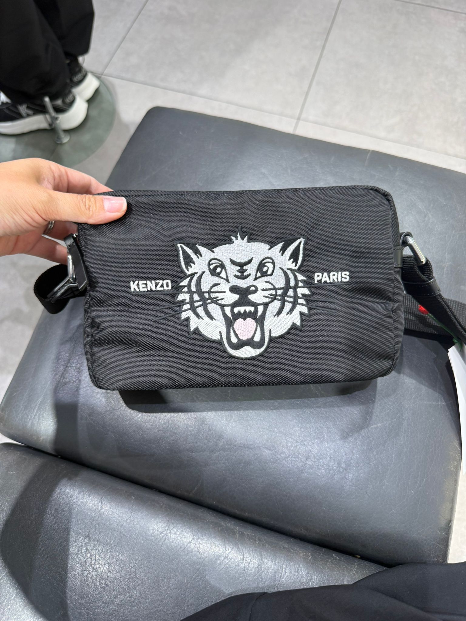 LYS01955 KENZO 老虎頭斜揹袋