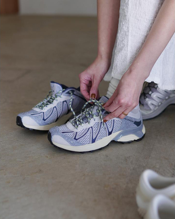 SALOMON XT-WHISPER EMBROIDERY 霧霾灰藍 奶油底 登山鞋 運動鞋 跑步鞋 Jisoo代言同款 金智秀 男女鞋 L49142600 / 預購