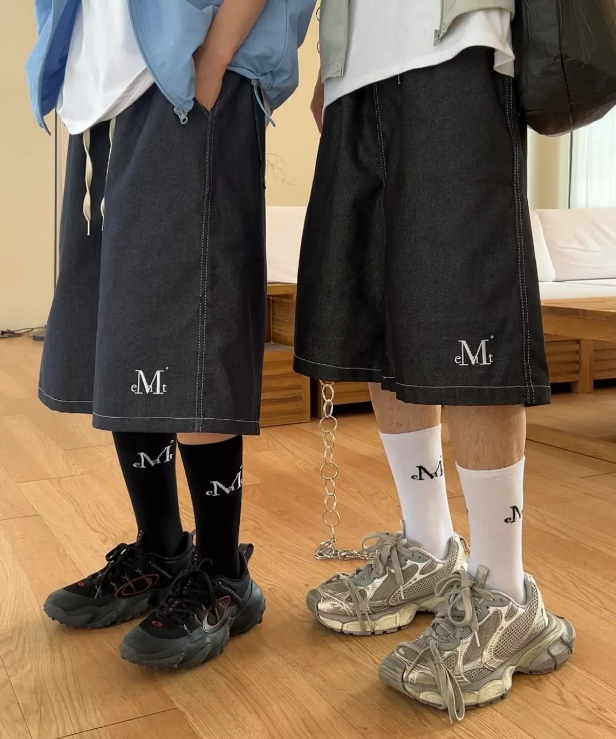 【OWN】MUCENT 休閒 百慕達 彈性腰 抽繩 牛仔 短褲 七分褲 男女通用 刺繡 黑色 藍色